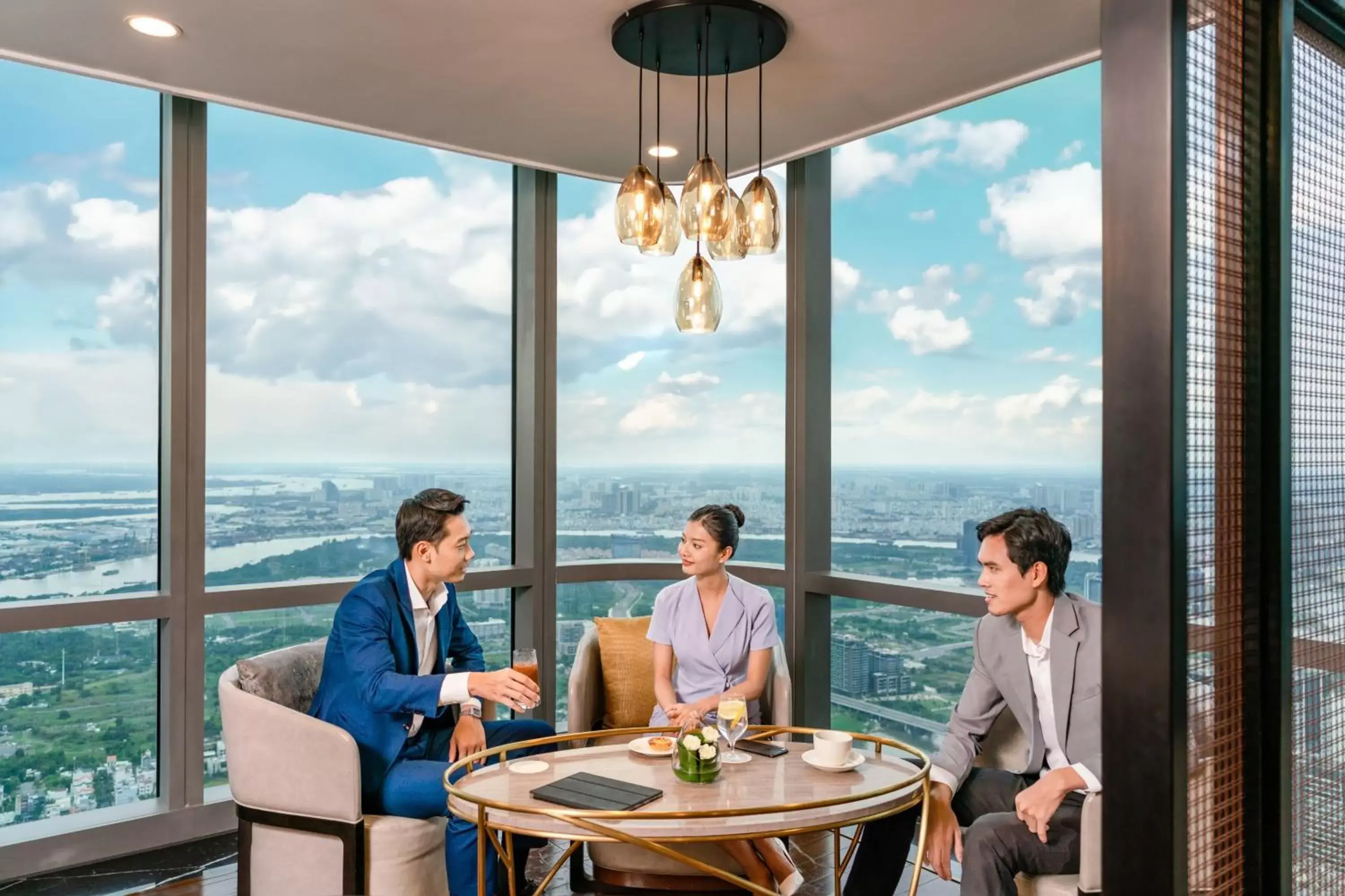 Lounge or bar in Vinpearl Landmark 81, Autograph Collection
