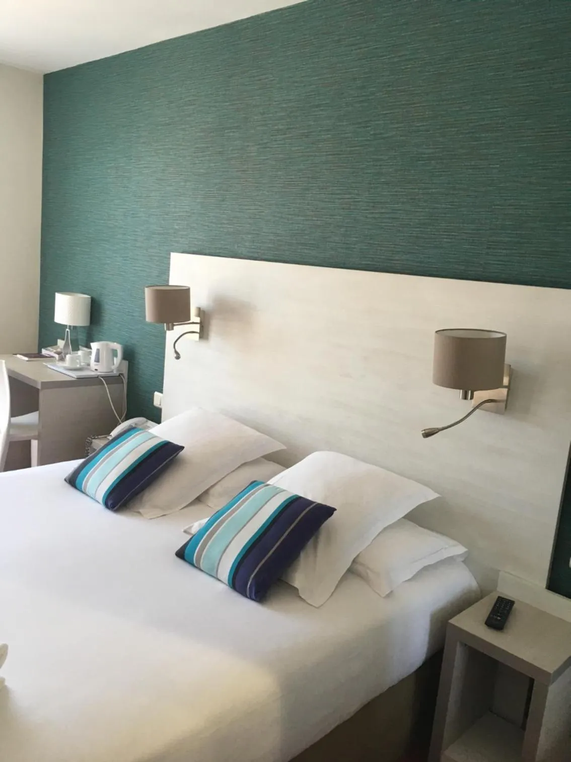 Bed in The Originals Boutique, Hôtel Cassitel, Cassis