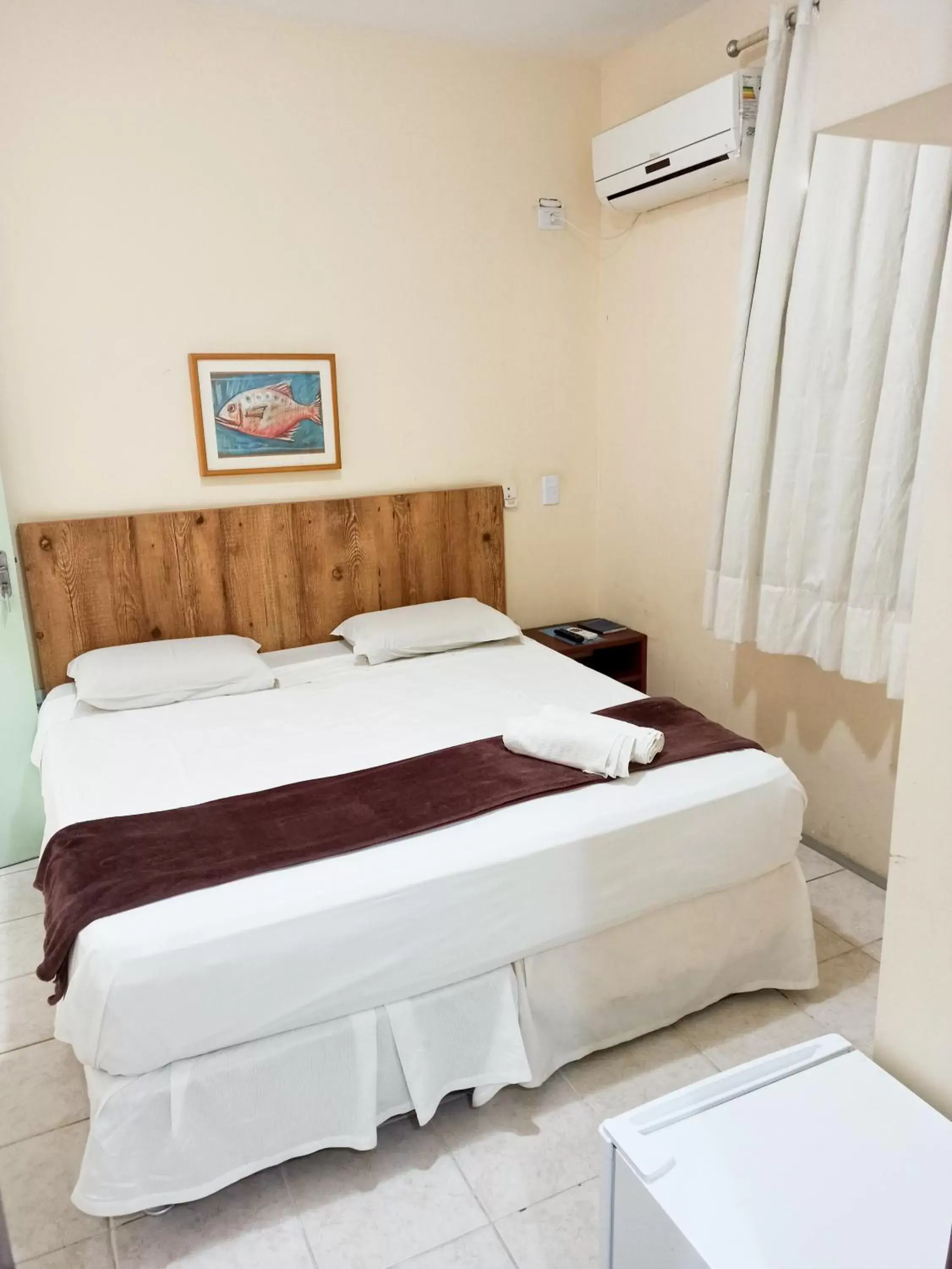 Photo of the whole room, Bed in Algas Praia Hotel