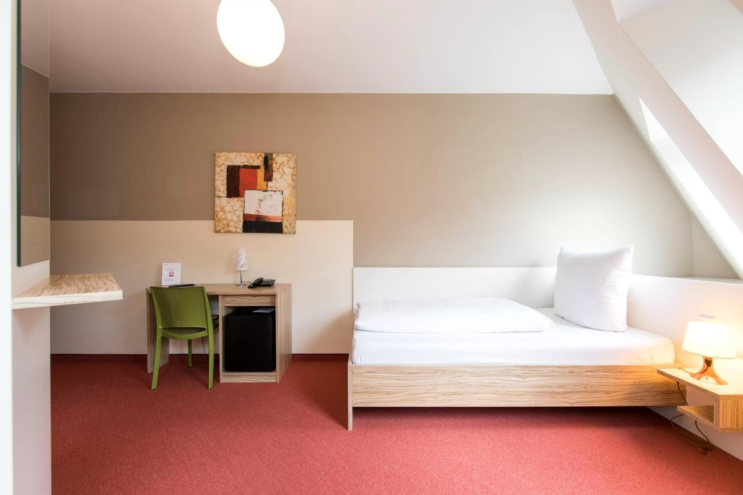 Bed in Nu Wave Hotel Berlin - Digital Check-In 2025