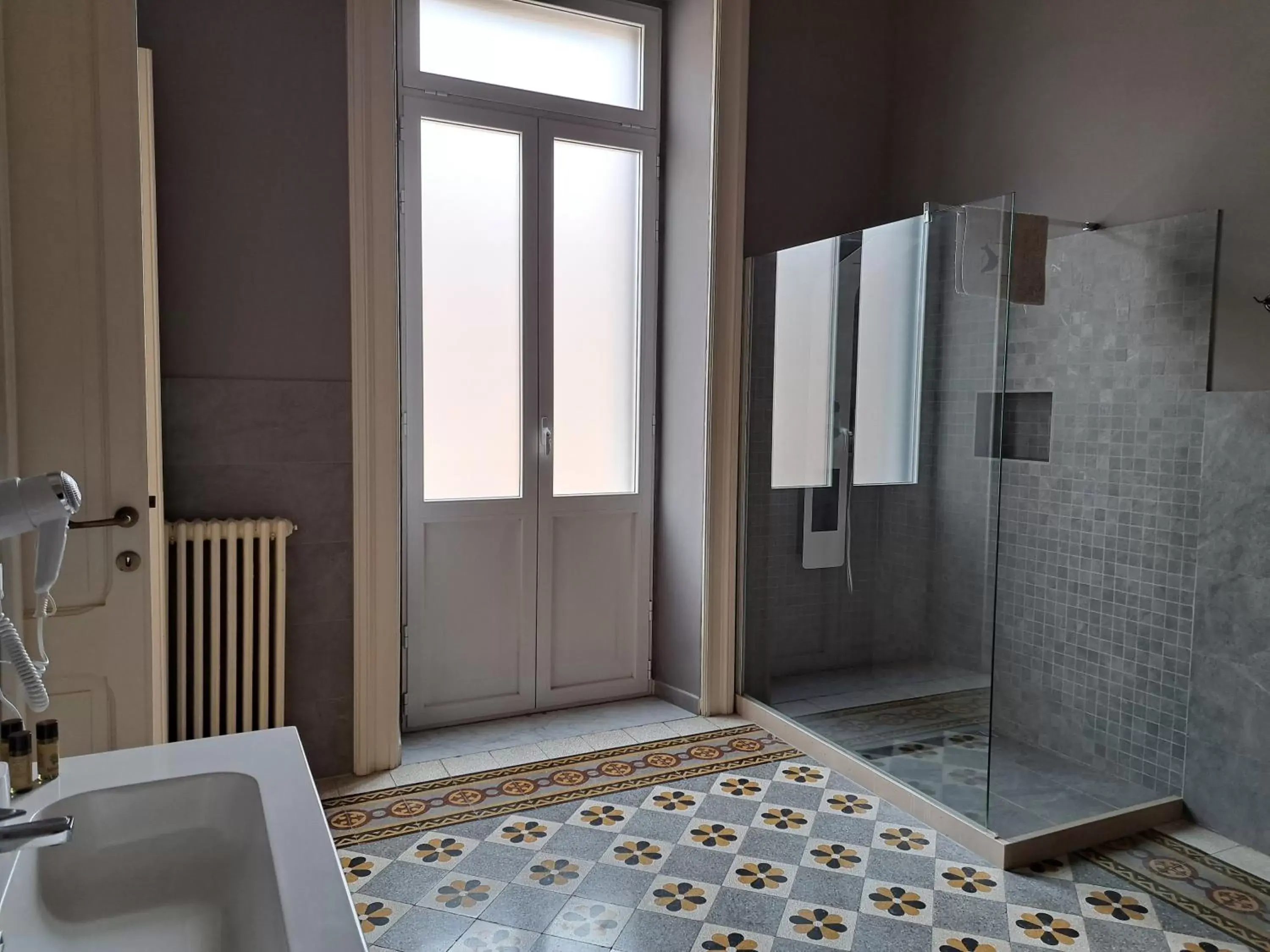 Bathroom, Bed in iLCastellano - Suites & Apartments