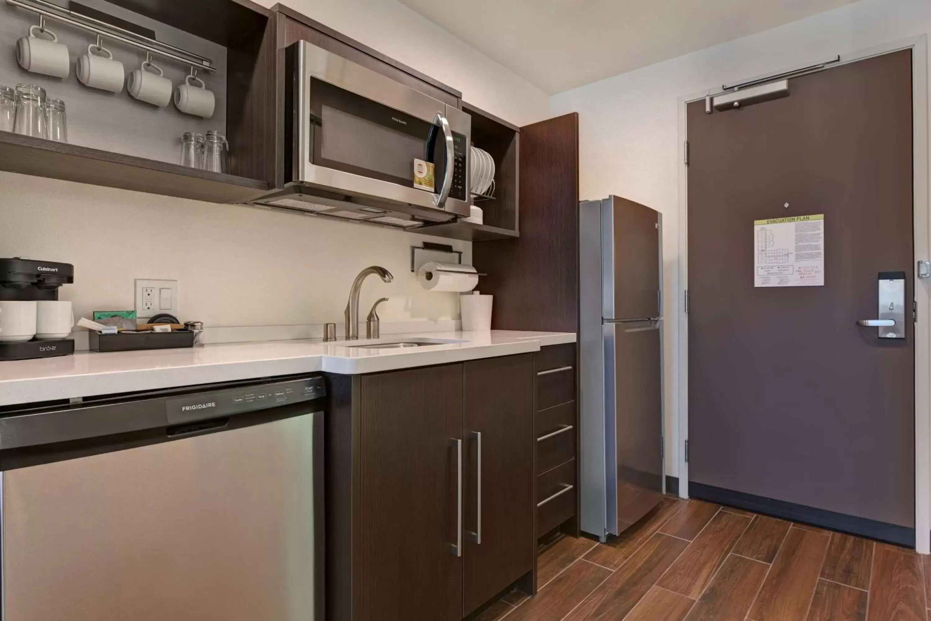 Kitchen or kitchenette, Kitchen/Kitchenette in Home2 Suites By Hilton Atascadero, Ca