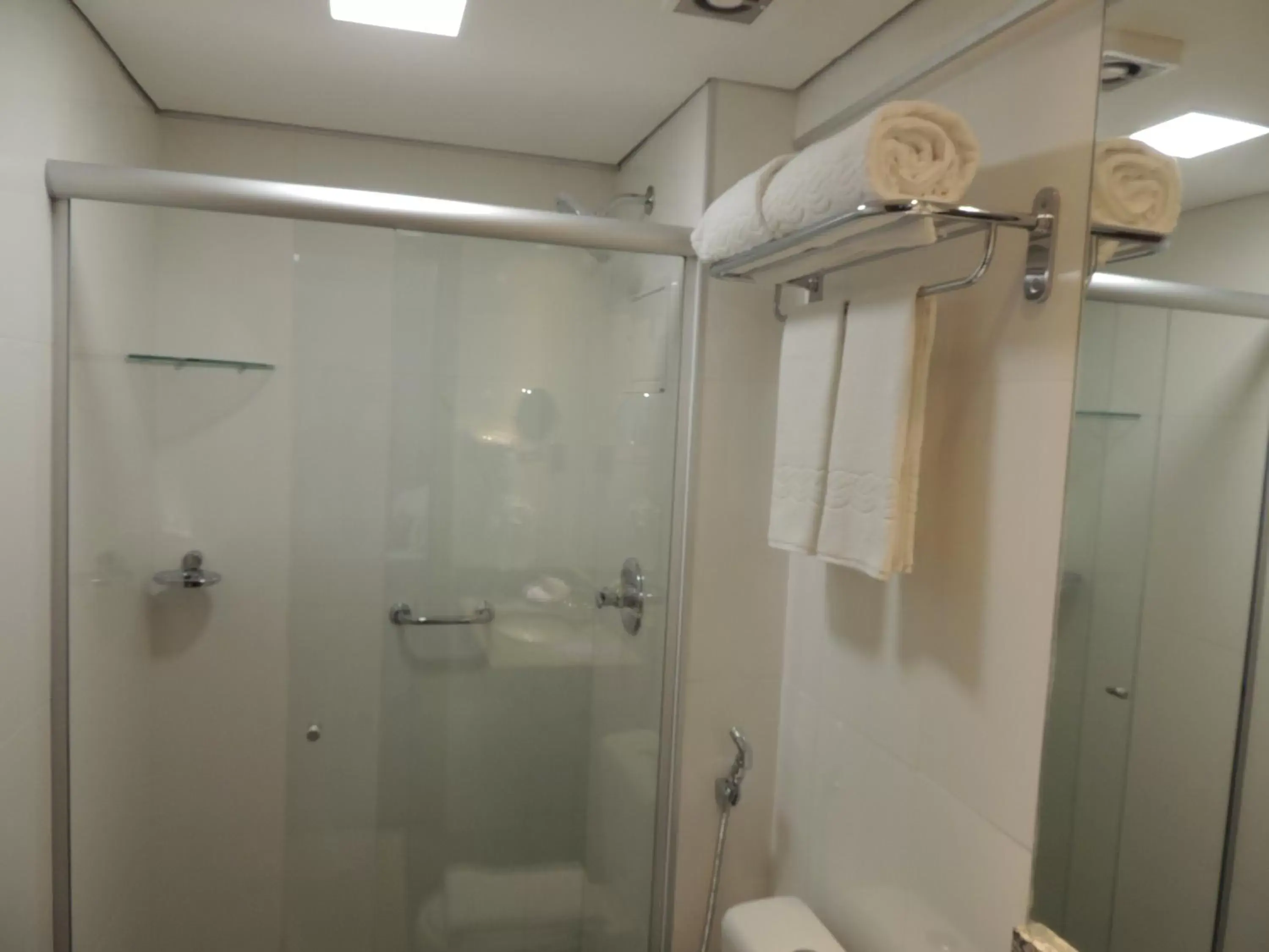 Bathroom in Allia Gran Pampulha Suites