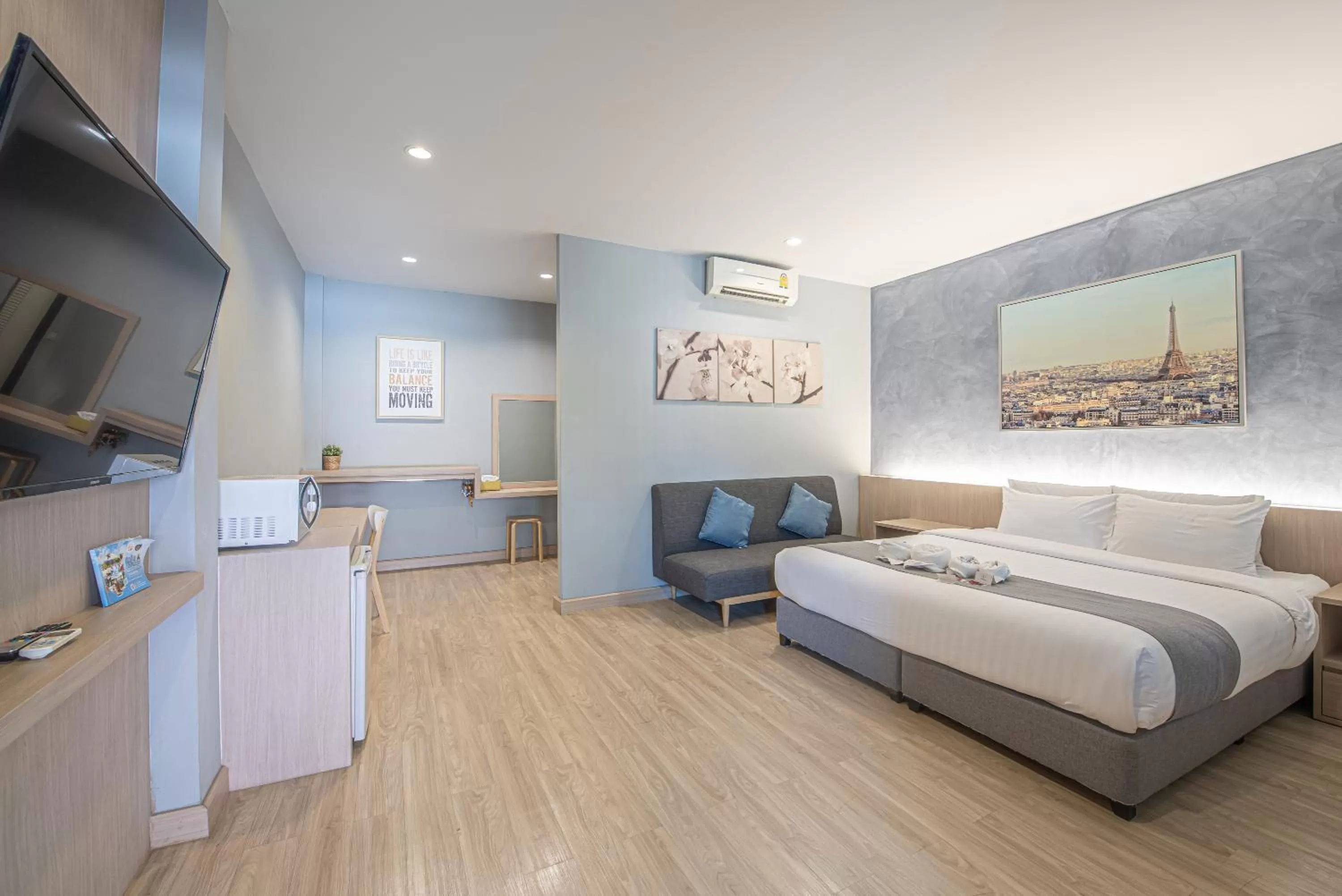 Photo of the whole room, Bed in Tarnsiri Boutique Resort