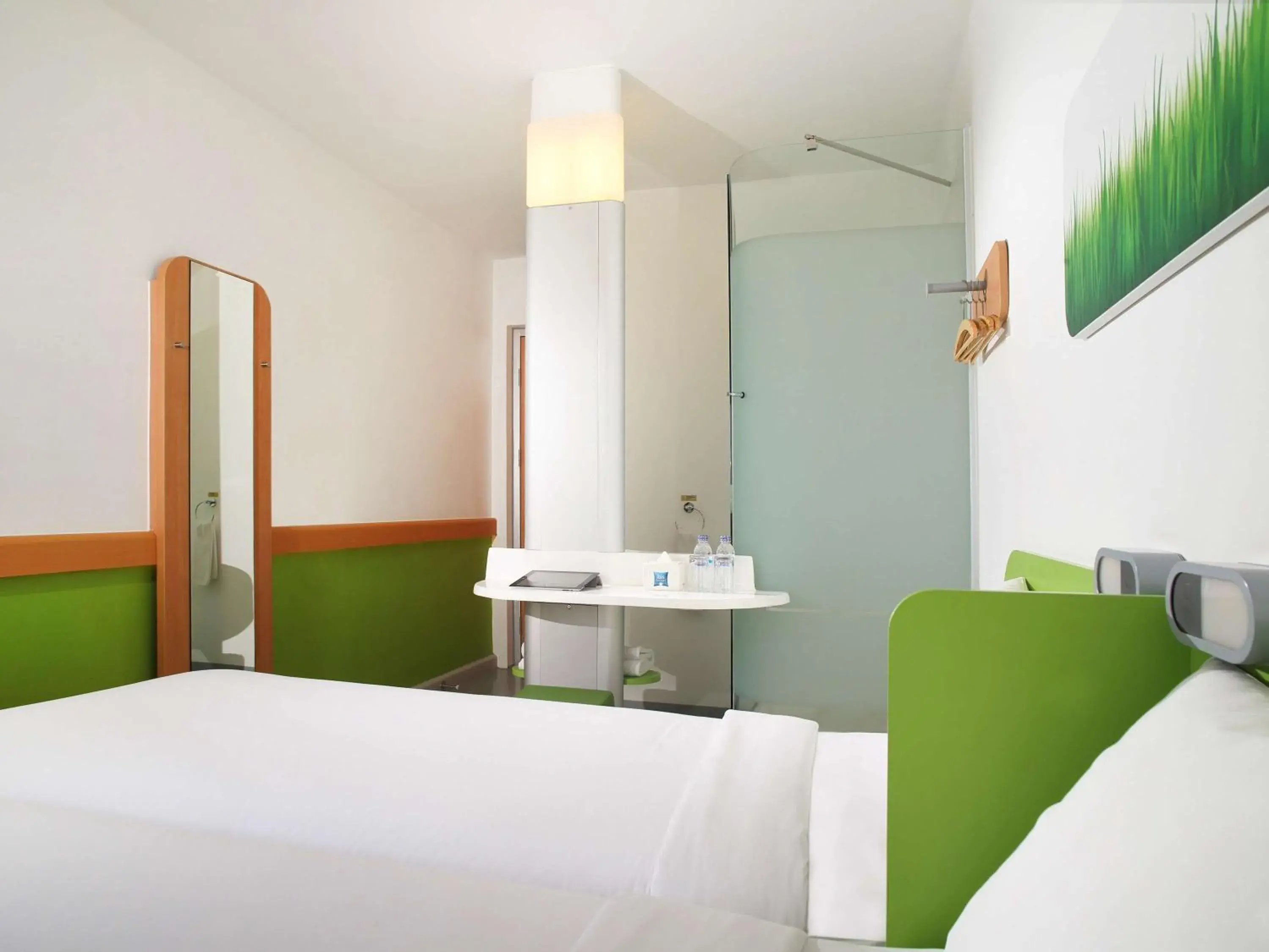 Bedroom, Bed in Ibis Budget Surabaya Airport