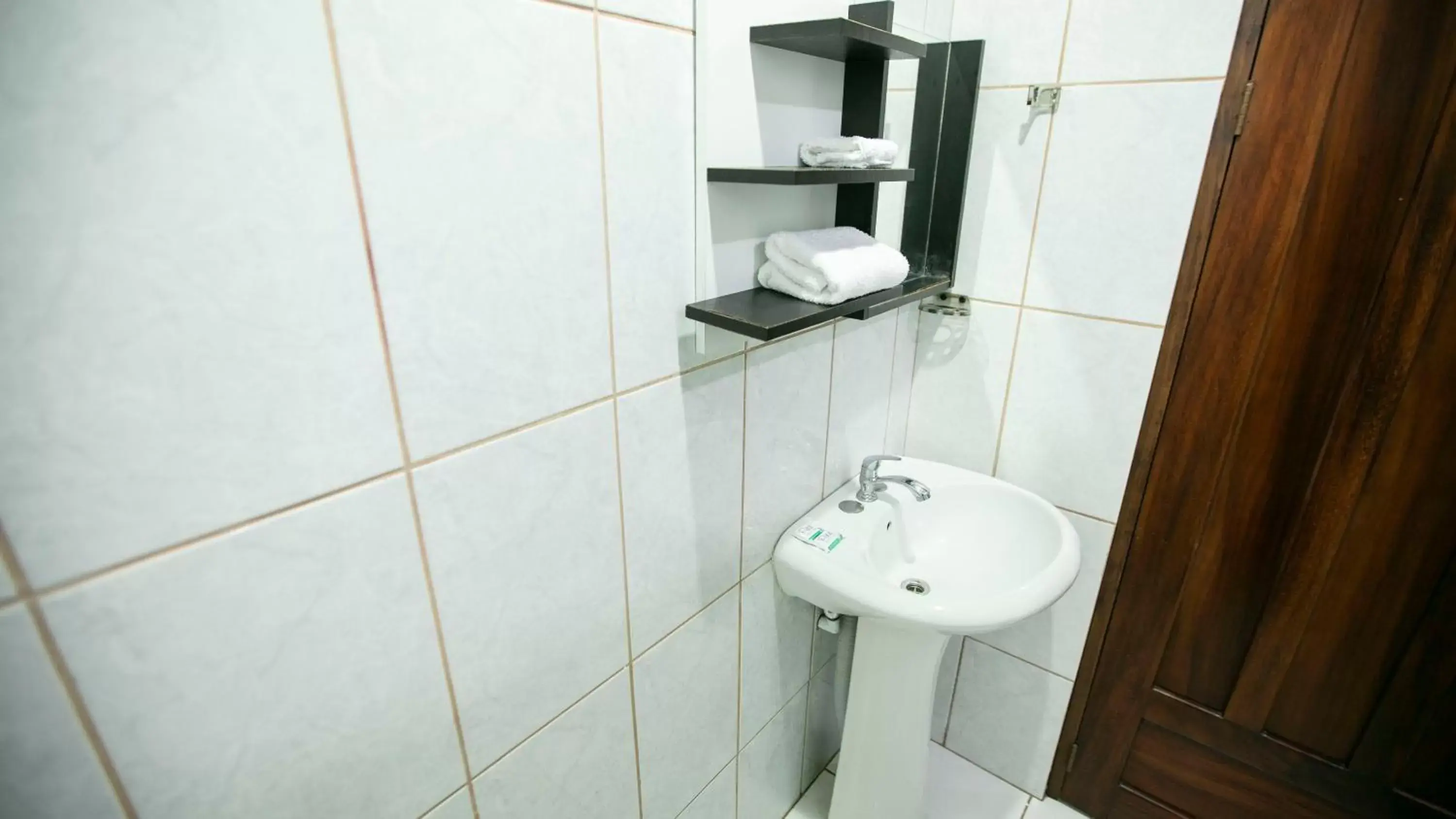 Bathroom in Coati Arenal Lodge