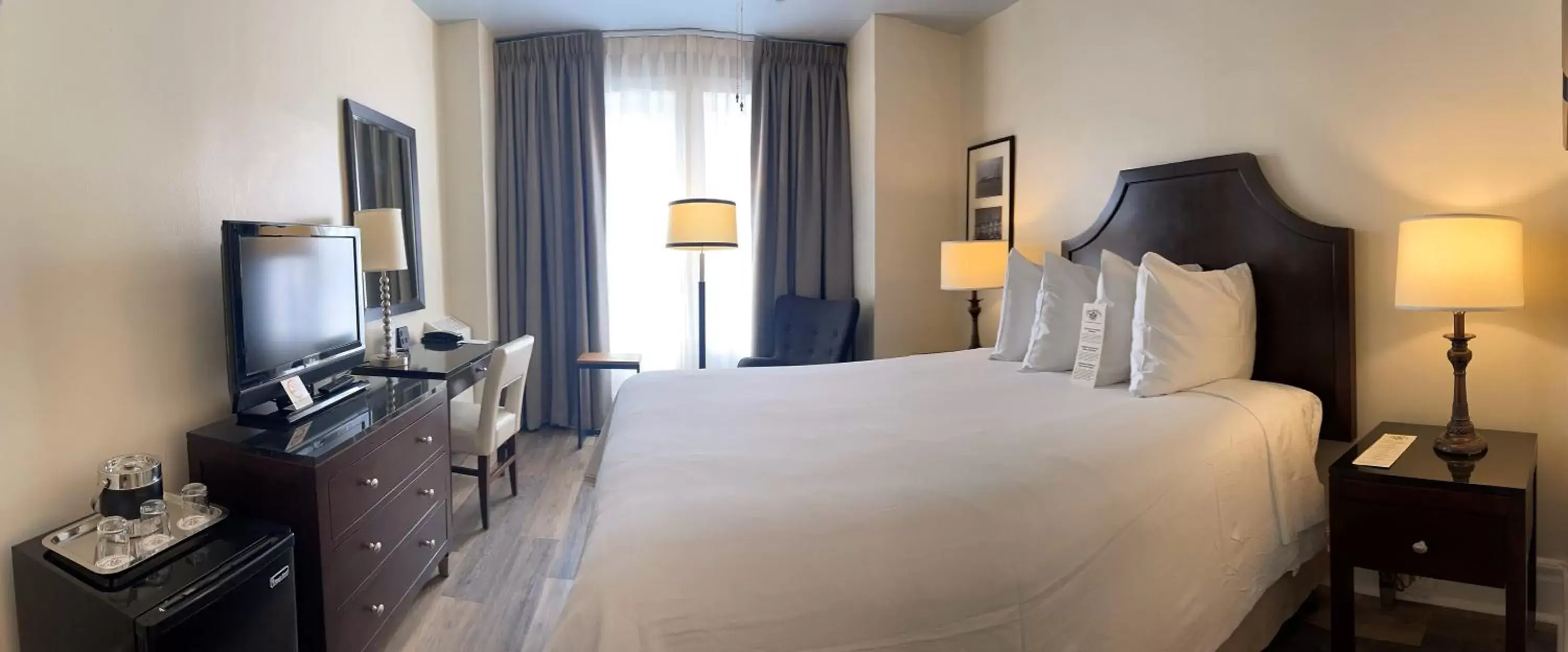 Bedroom, Bed in Chancellor Hotel on Union Square Bedroom, Bed in Chancellor Hotel on Union Square