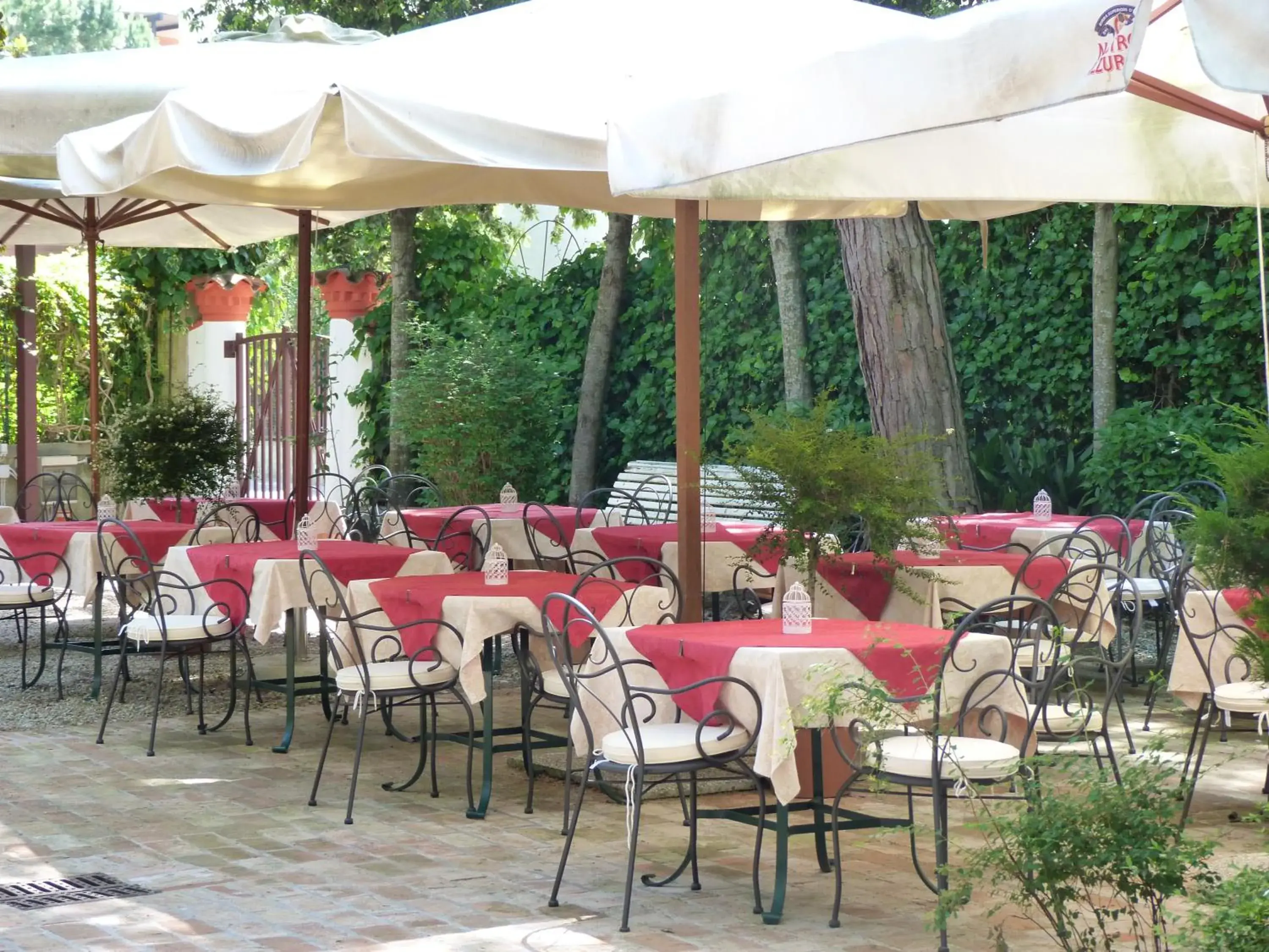 Garden view, Restaurant/Places to Eat in Hotel La Meridiana