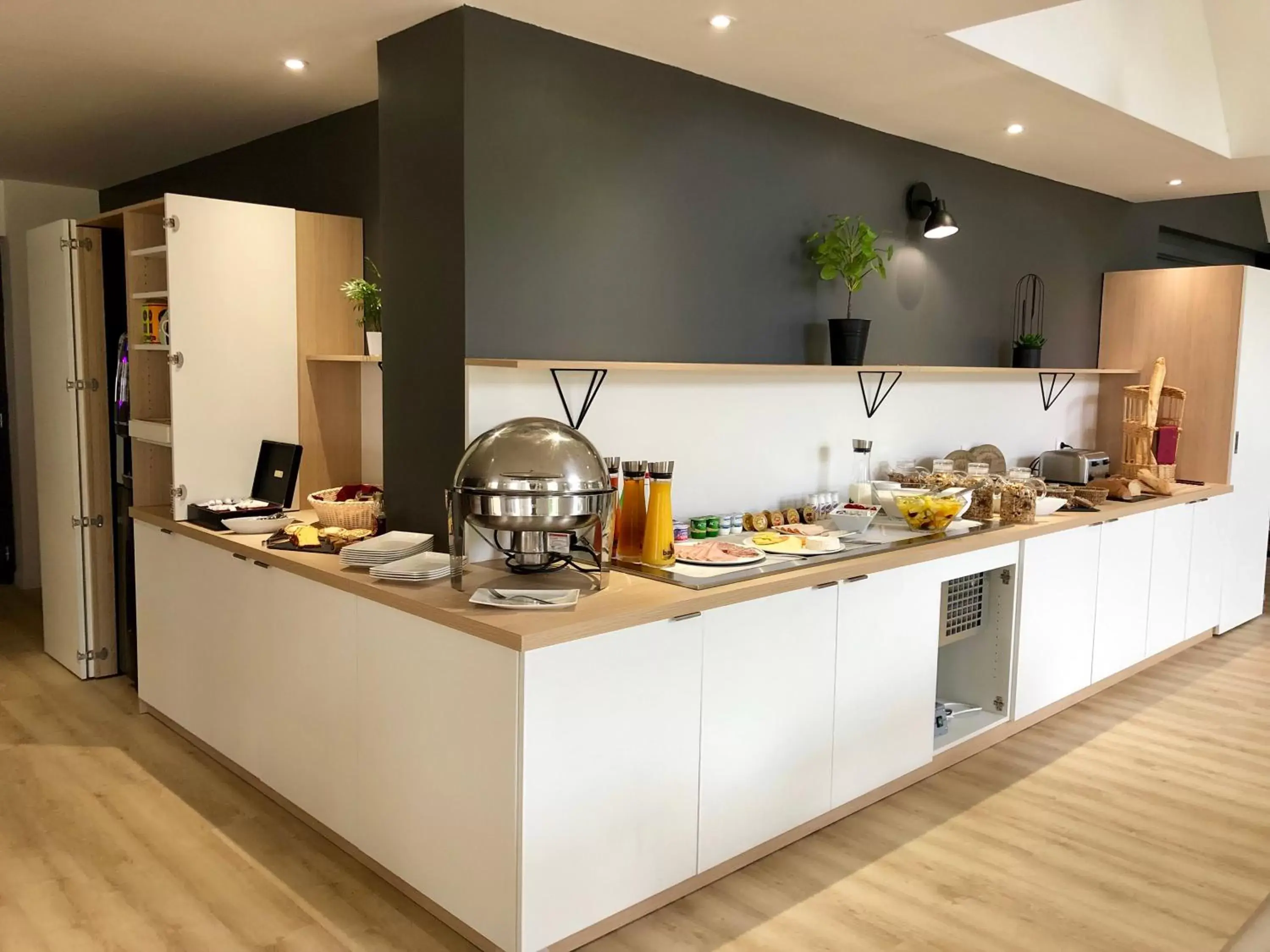 Food and drinks, Kitchen/Kitchenette in ibis Styles Lille Neuville en Ferrain