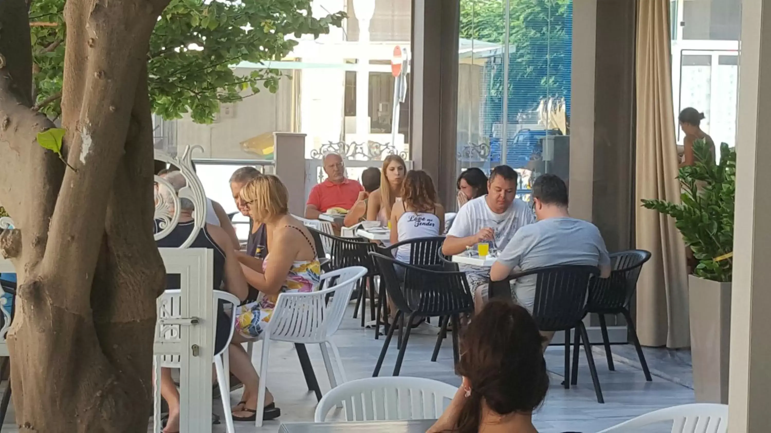 Garden, Guests in Olympia Hotel