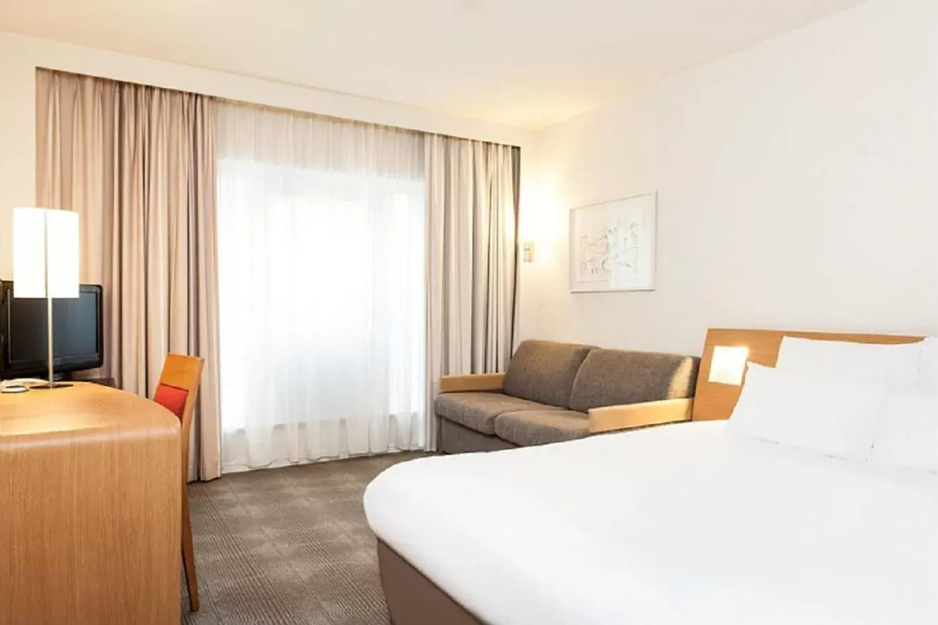 Bed in Novotel Paris Nord Expo Aulnay