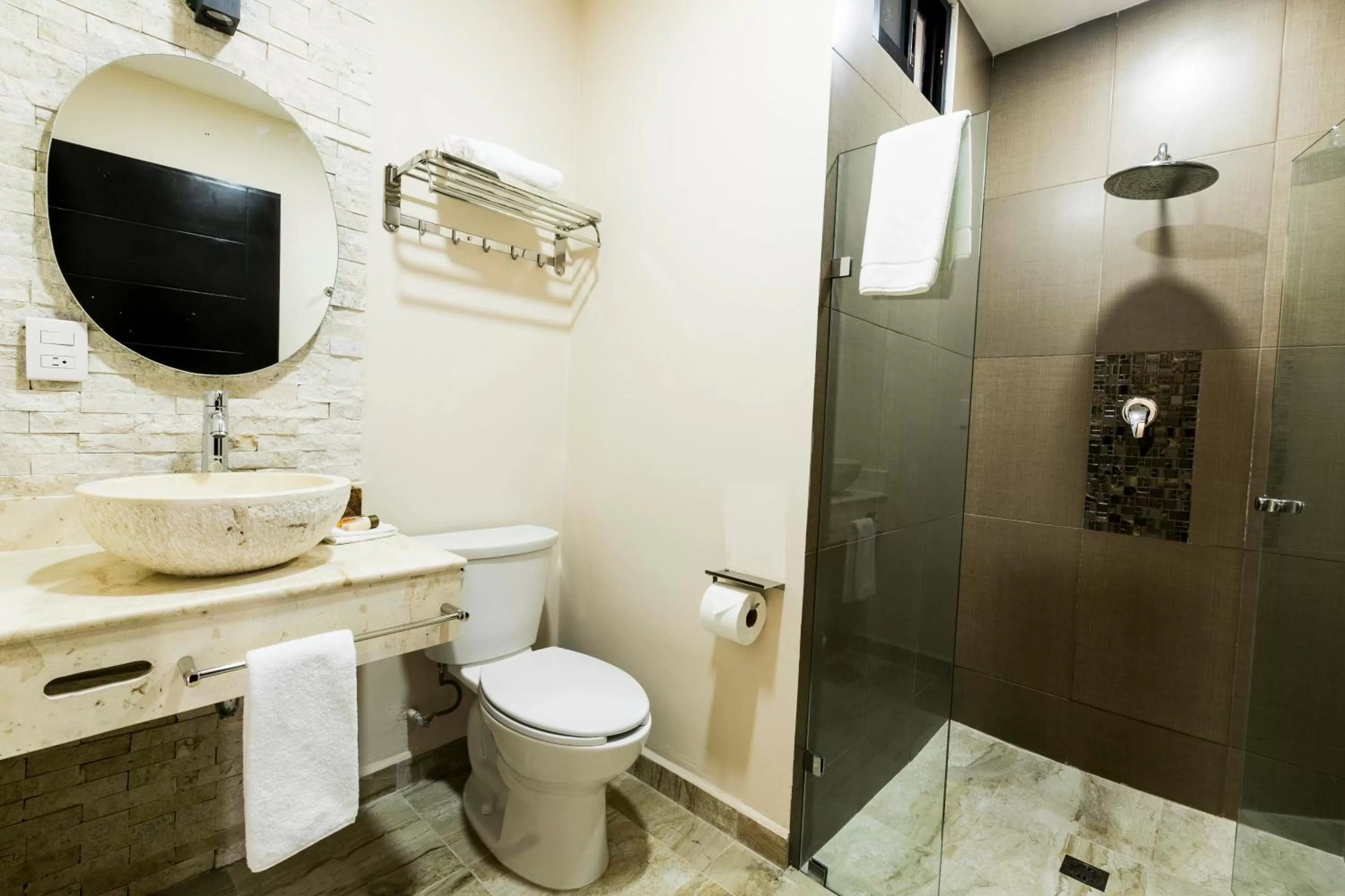 Shower in Hotel Los Frailes, Valladolid, Yucatán