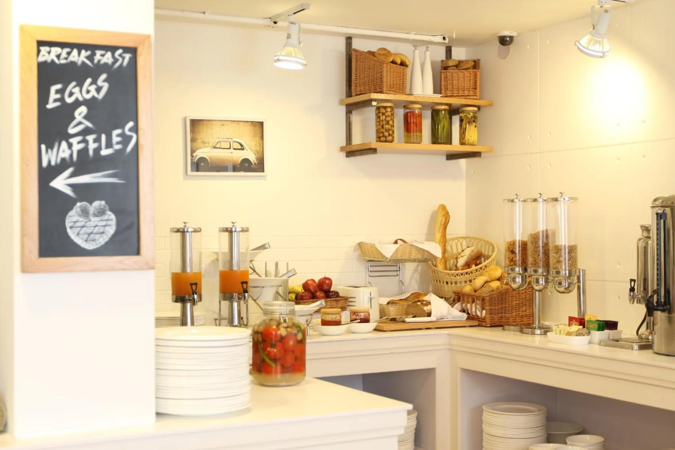 Restaurant/places to eat in Bloomrooms @ Link Road