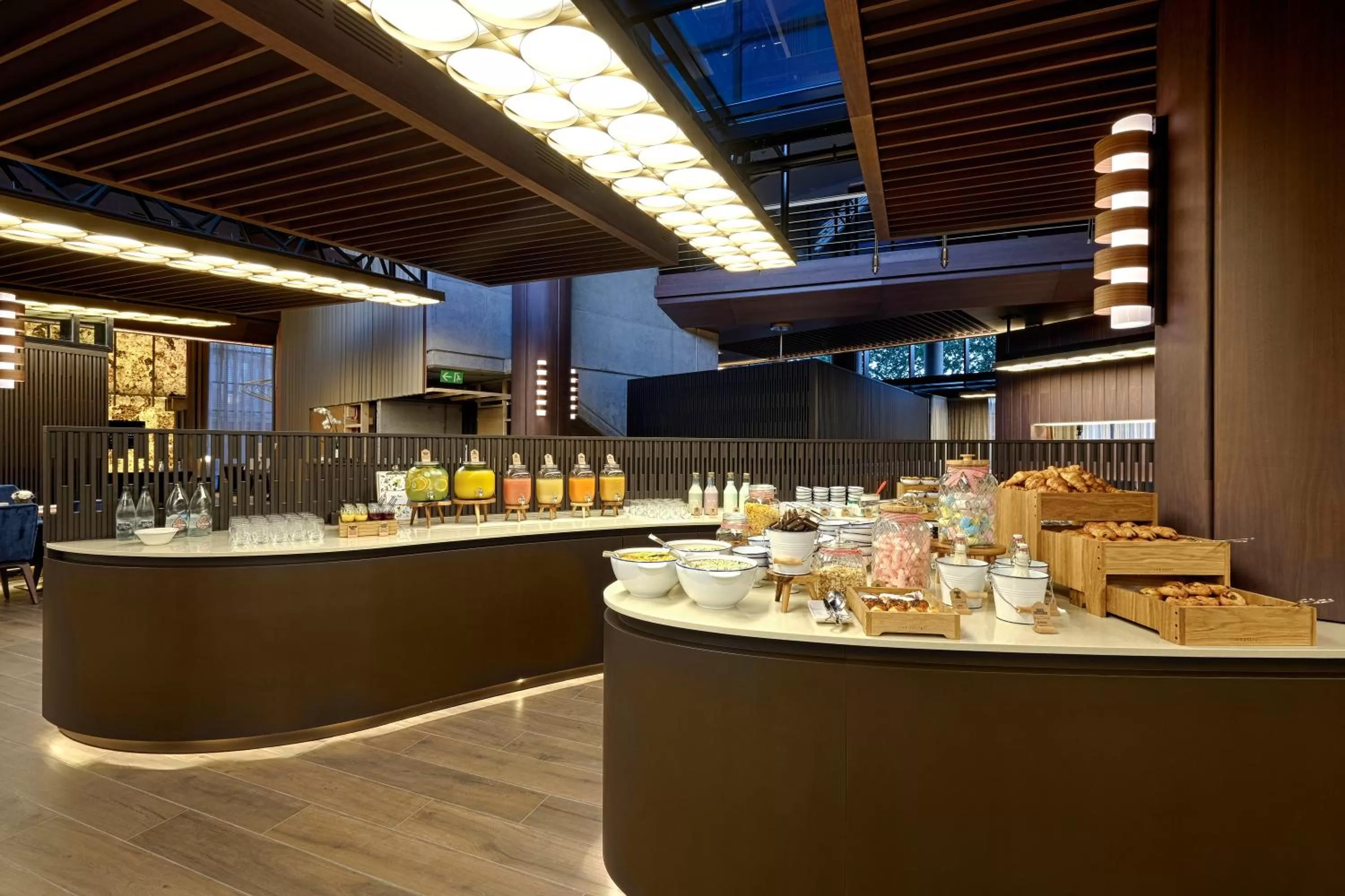 Restaurant/places to eat in Sofitel Barcelona Skipper