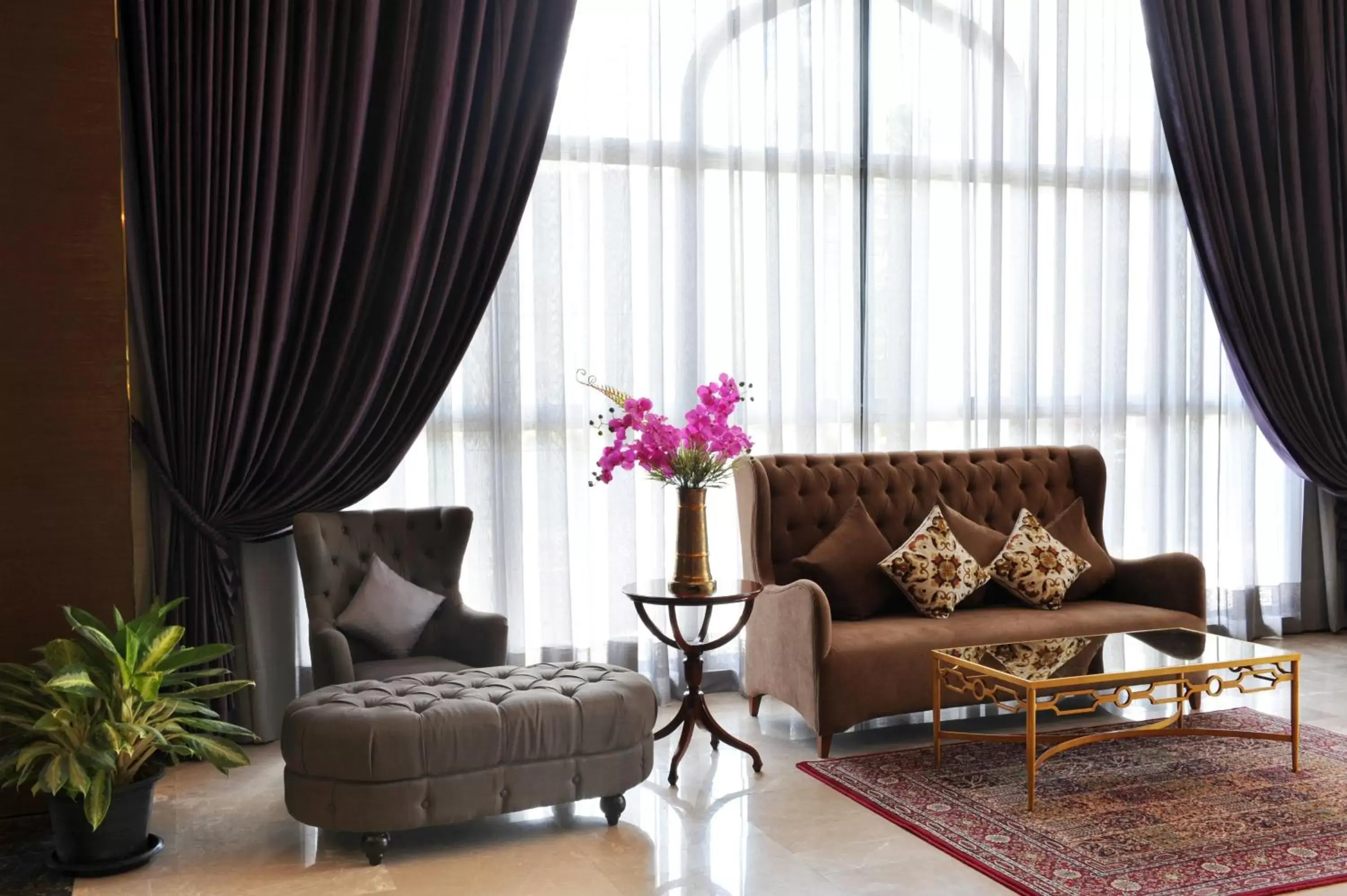 Lobby or reception, Lounge/Bar in Al Meroz Hotel Bangkok - The Leading Halal Hotel