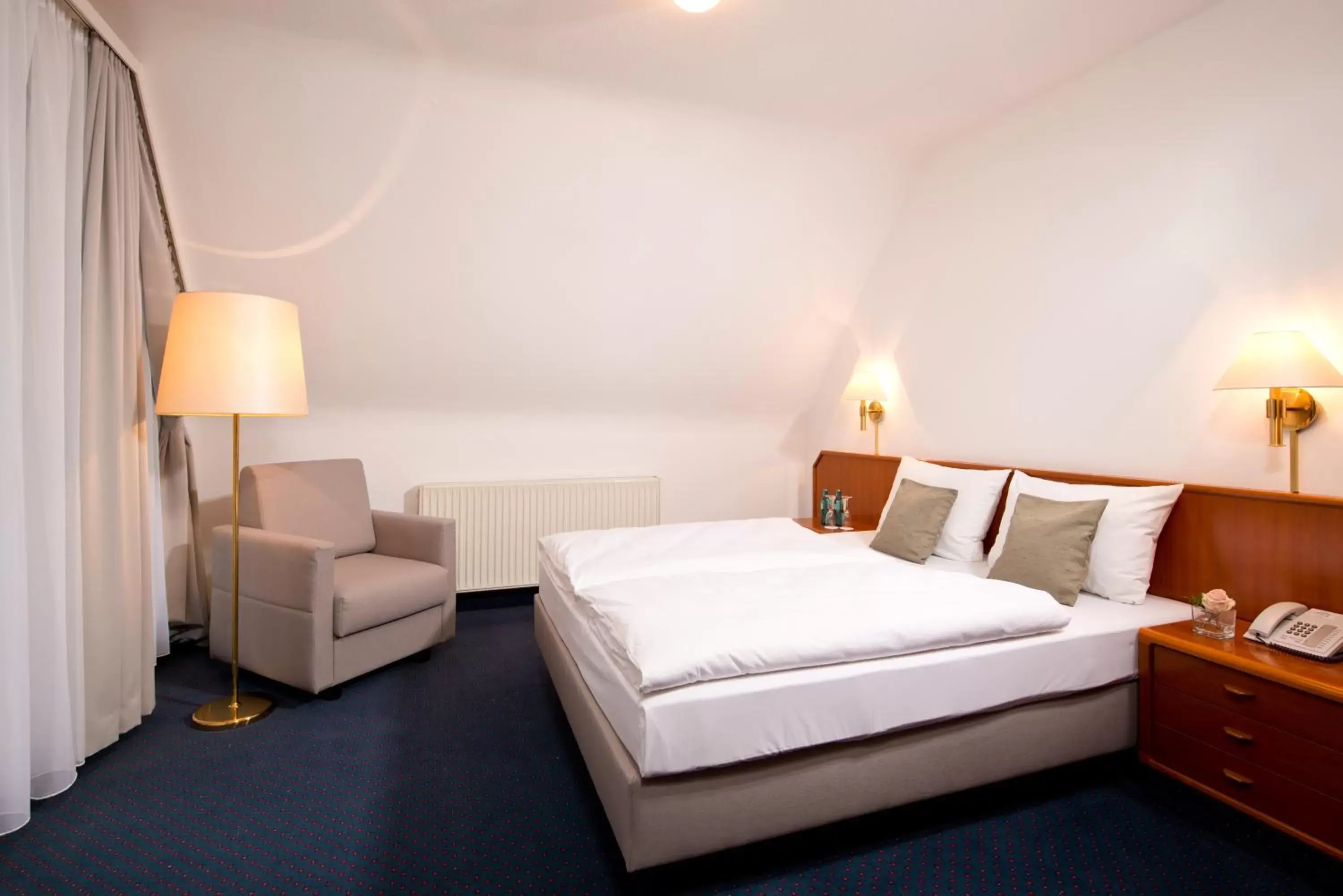 Photo of the whole room, Bed in ACHAT Hotel Neustadt an der Weinstraße