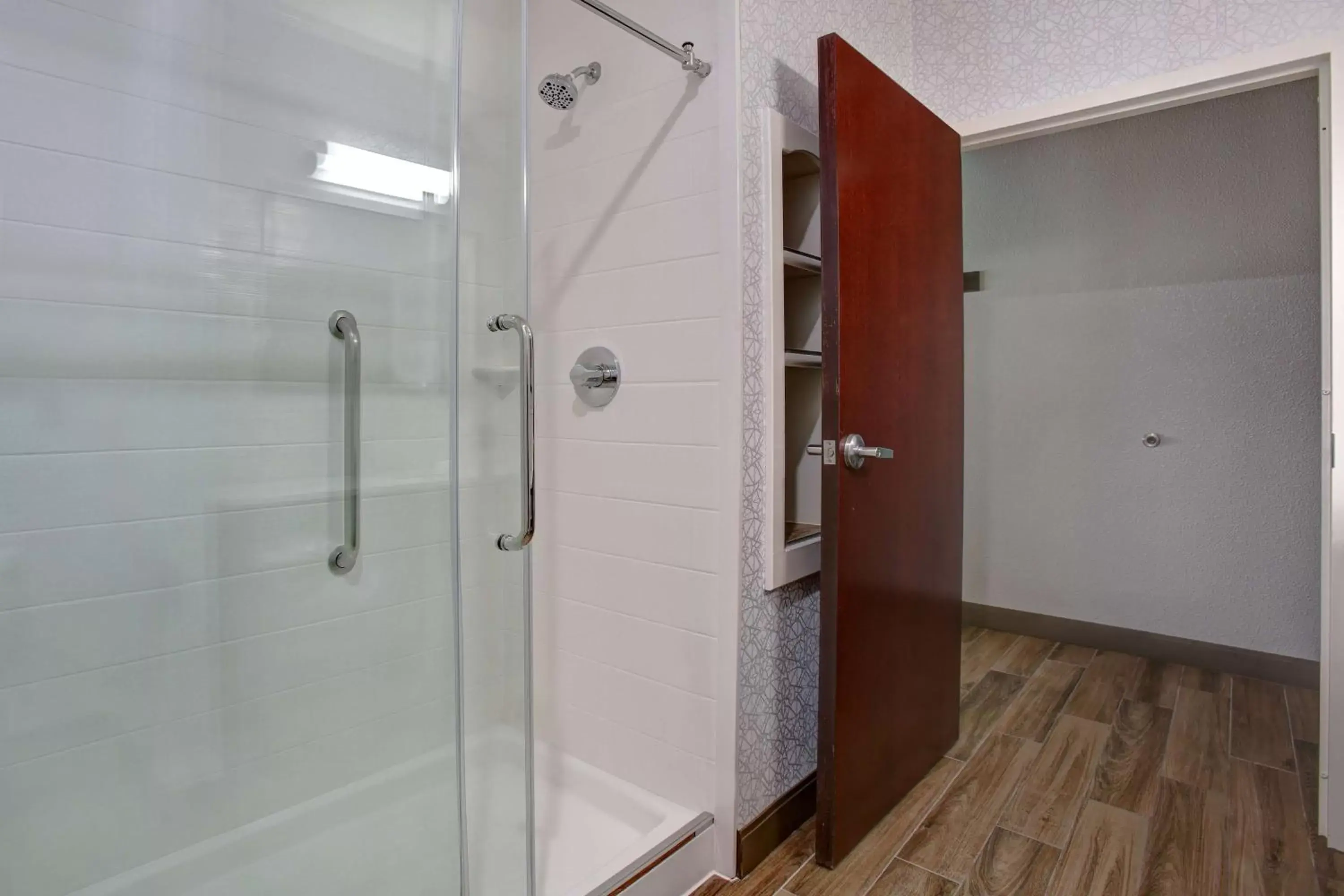 Bathroom in Hampton Inn & Suites Dallas-DeSoto