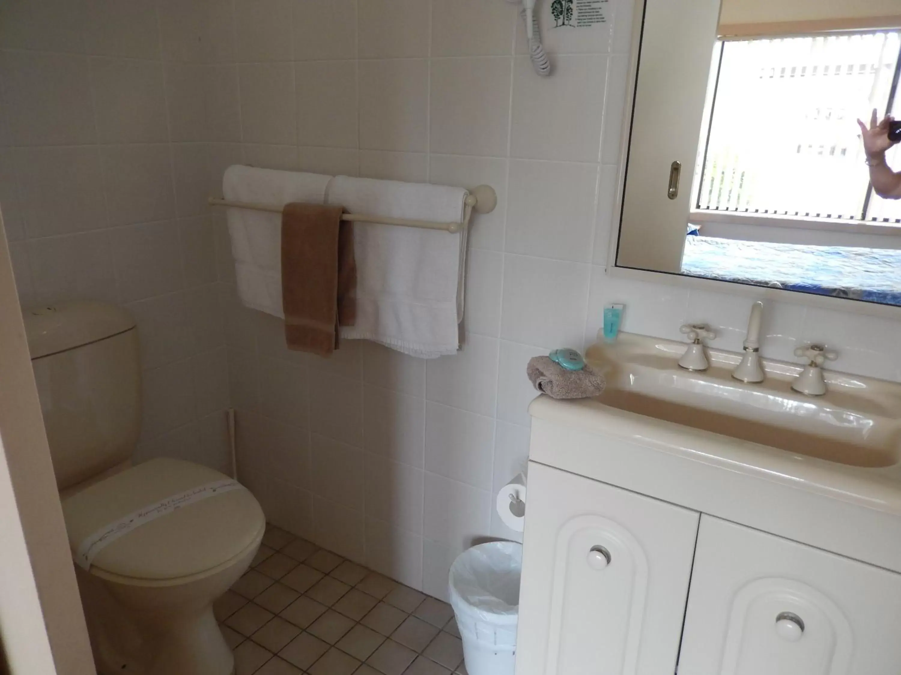 Bathroom in The Pioneer Way Motel