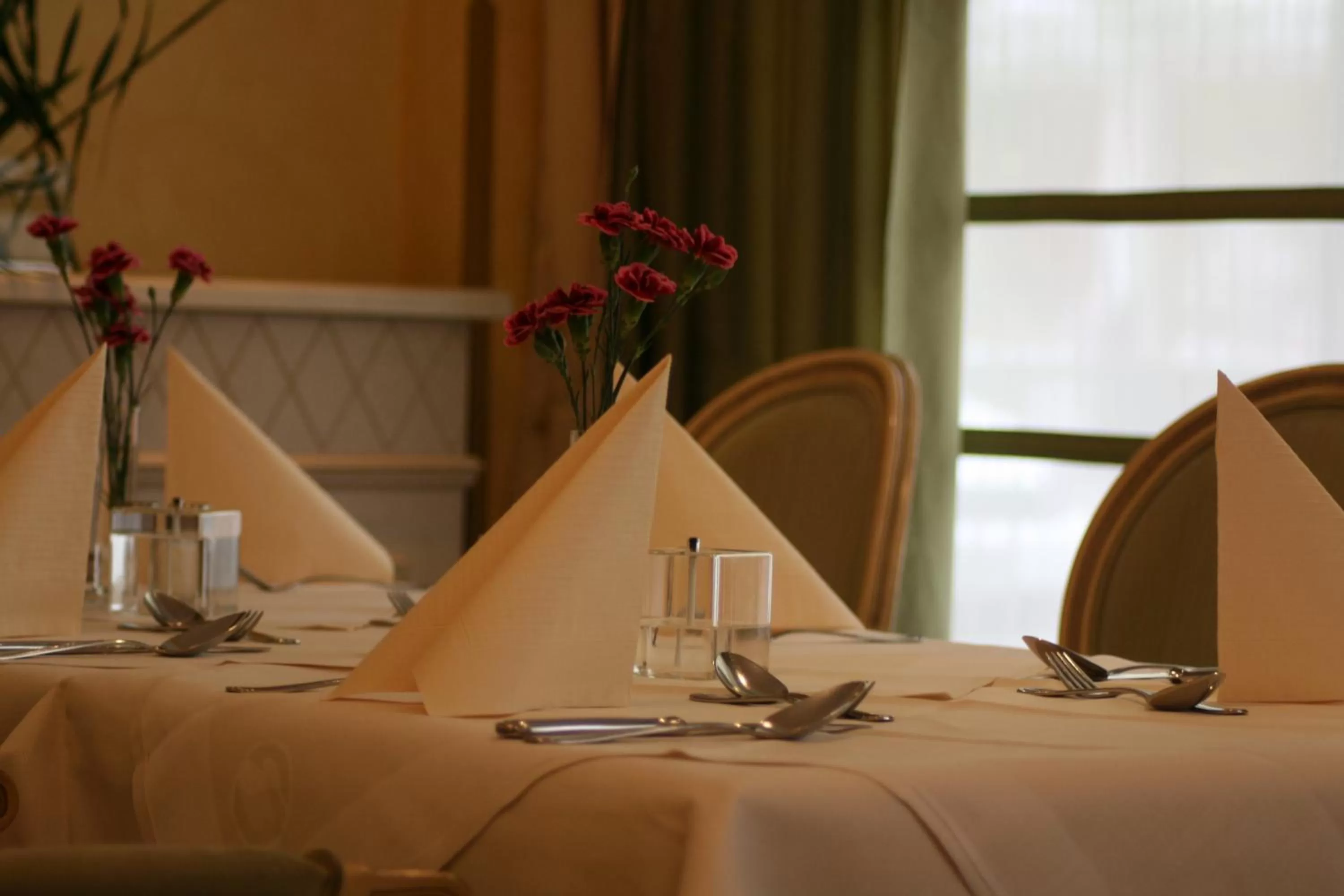 Restaurant/places to eat in Parkhotel