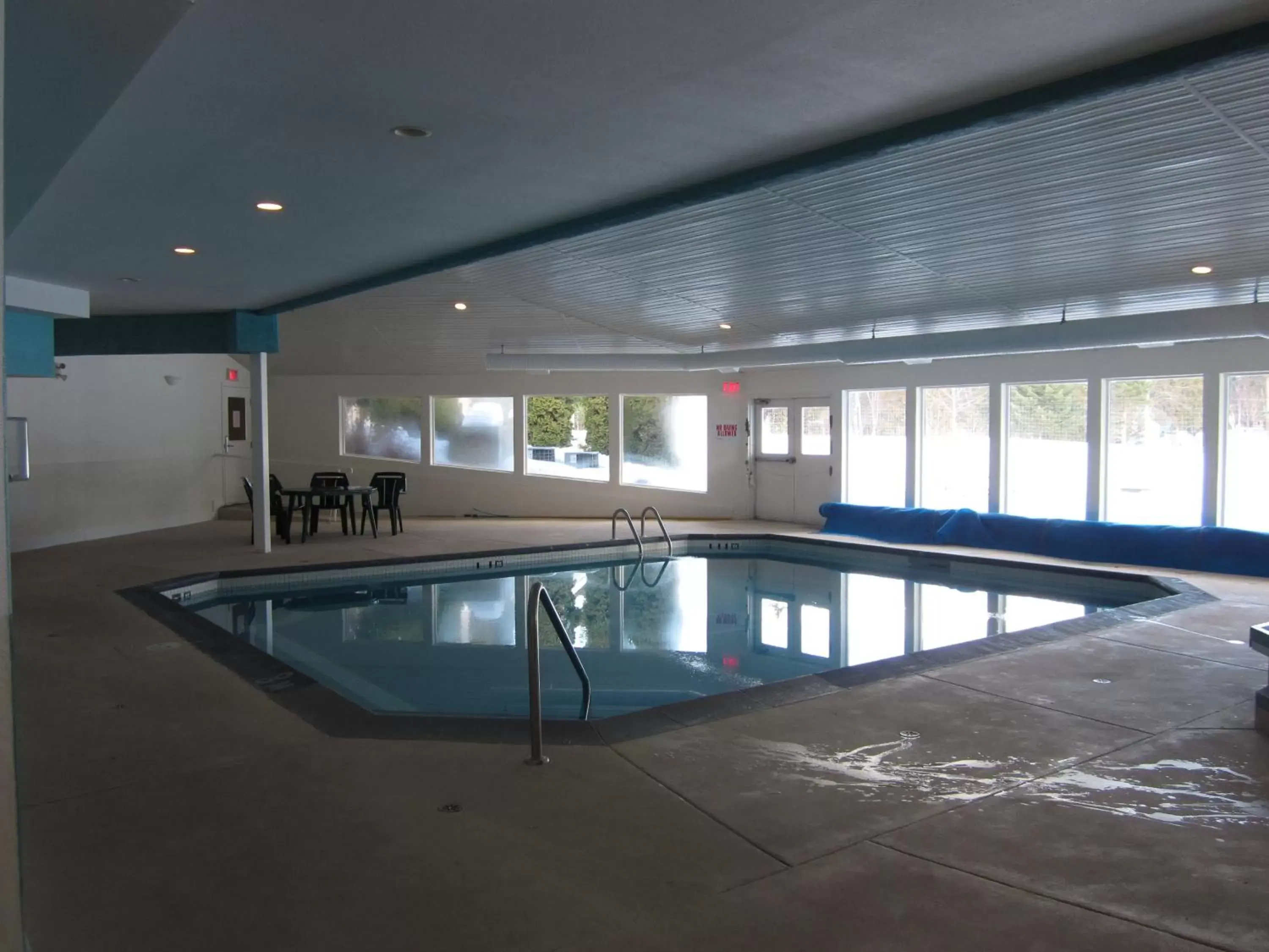 Swimming Pool in Quality Inn & Suites