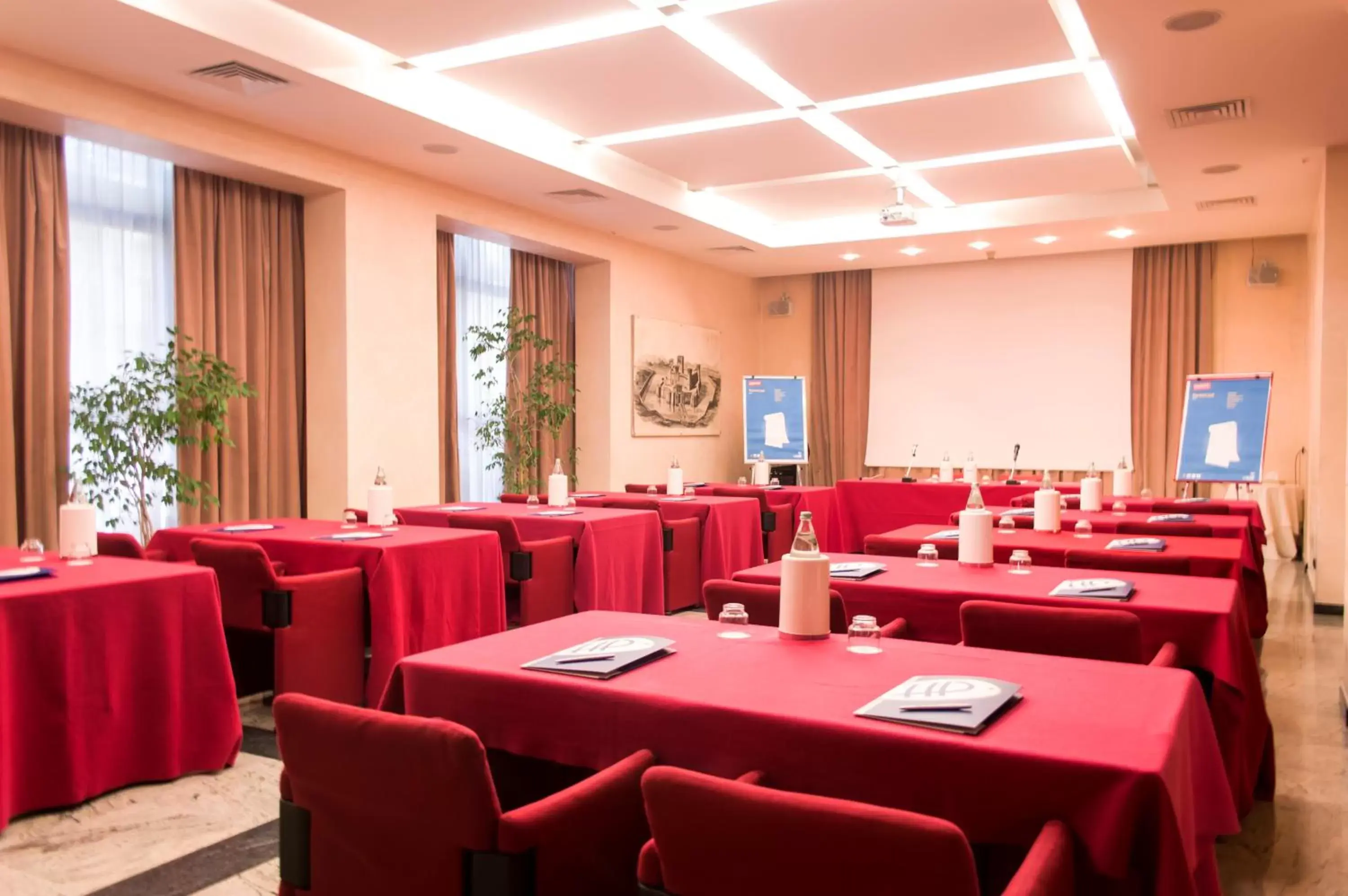 Business facilities, Restaurant/Places to Eat in Hotel Polo