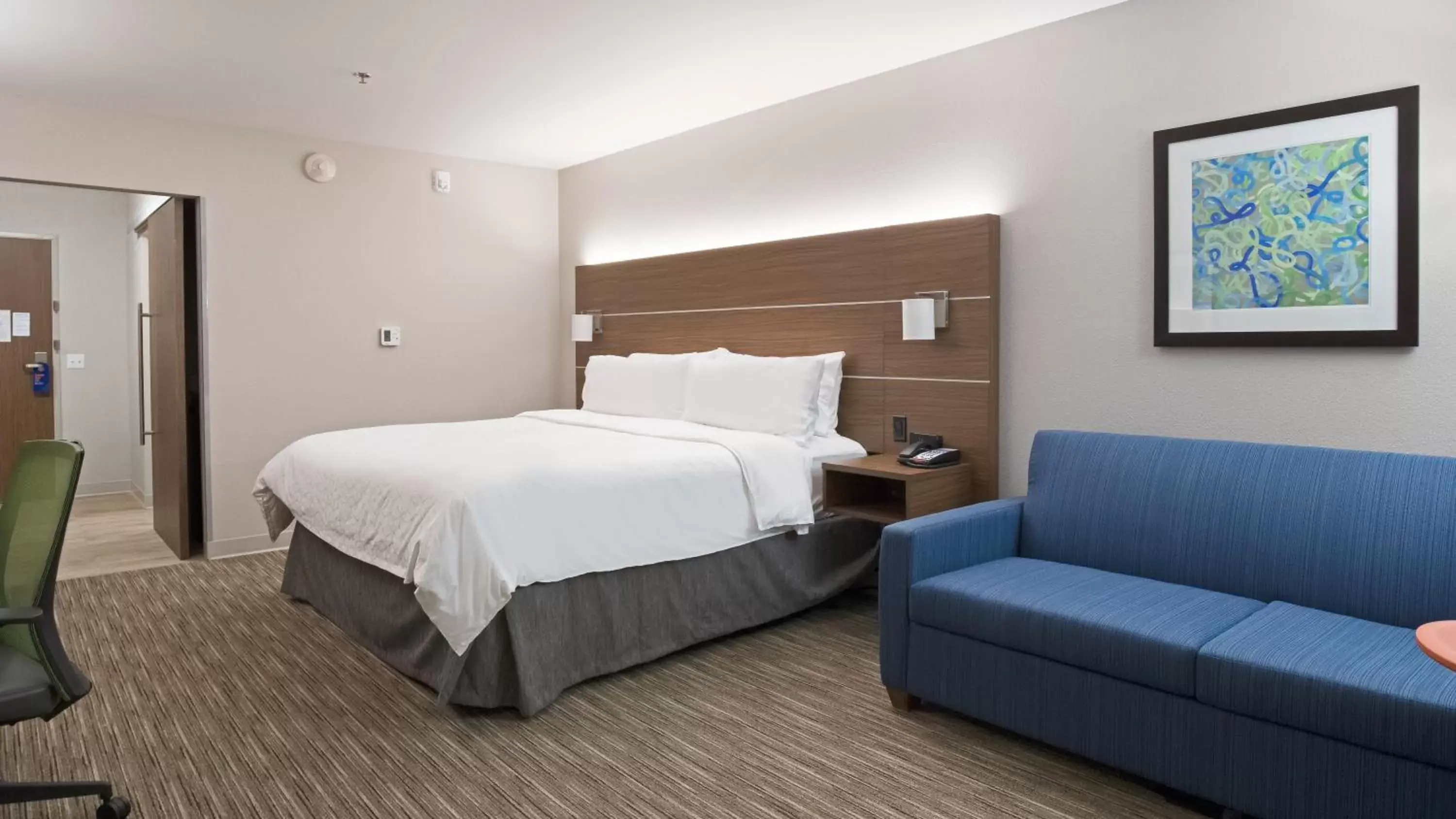 Photo of the whole room, Bed in Holiday Inn Express & Suites Racine, an IHG Hotel