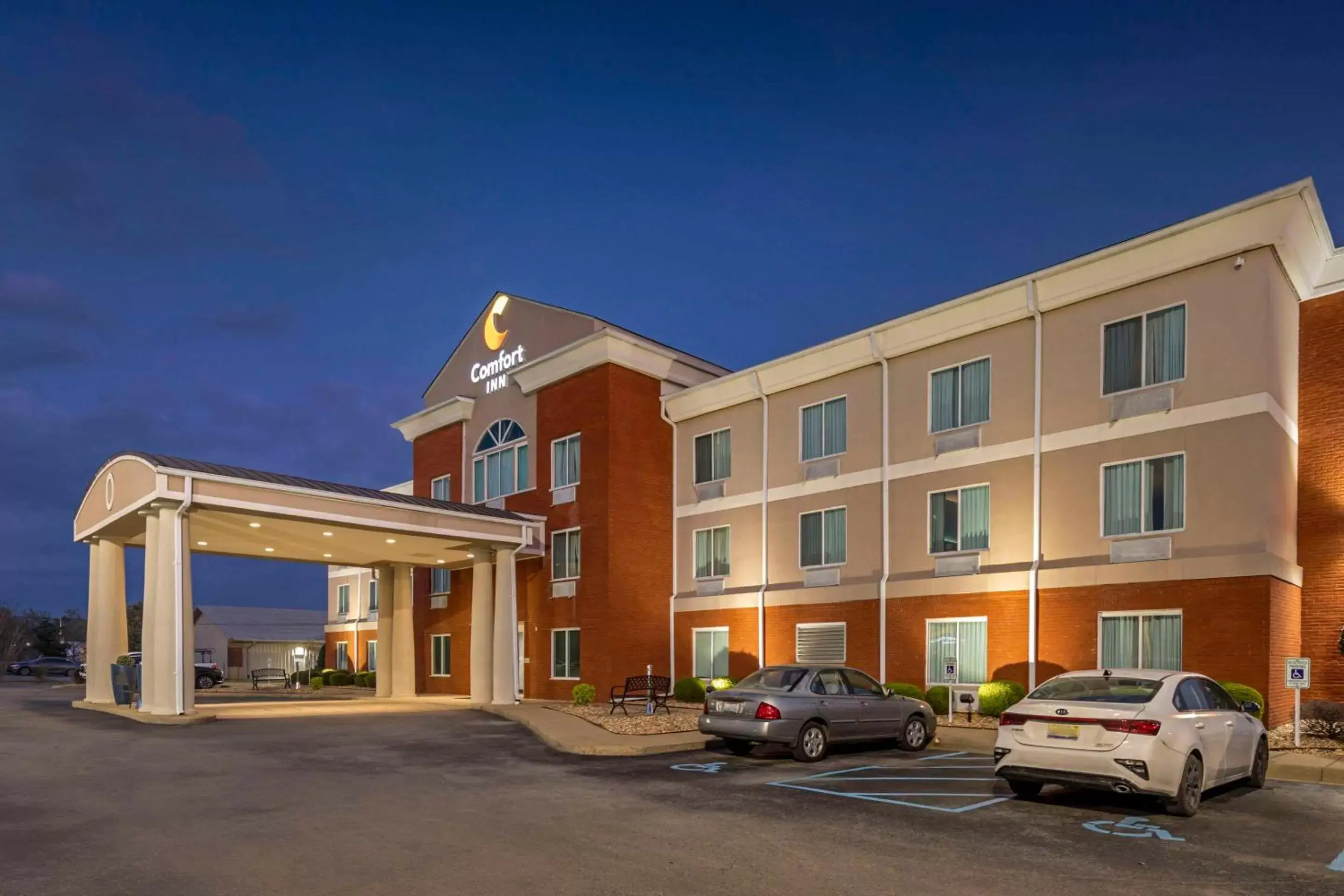 Property Building in Comfort Inn US Hwy 80