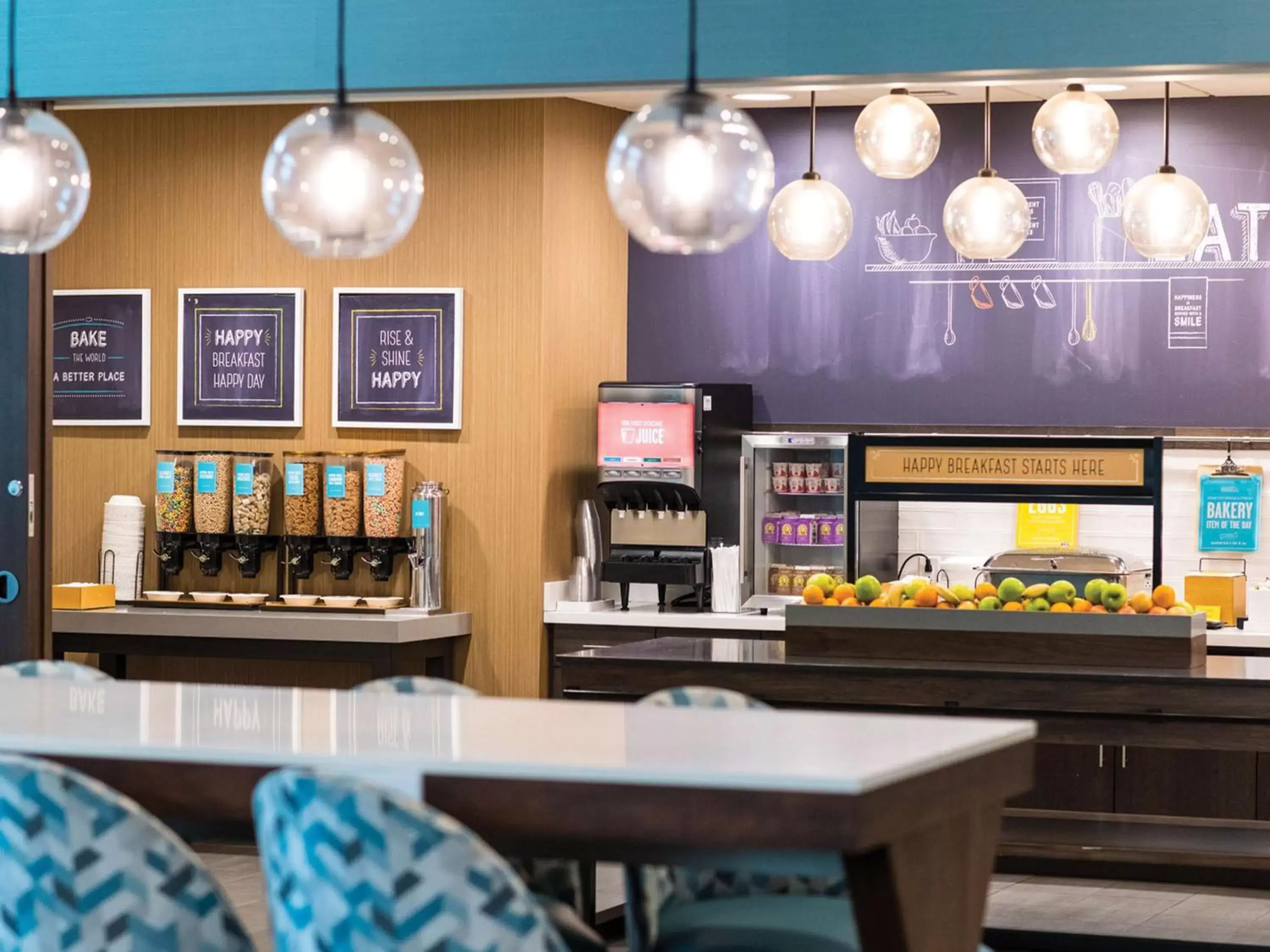 Breakfast in Hampton Inn & Suites Erie Bayfront Breakfast in Hampton Inn & Suites Erie Bayfront