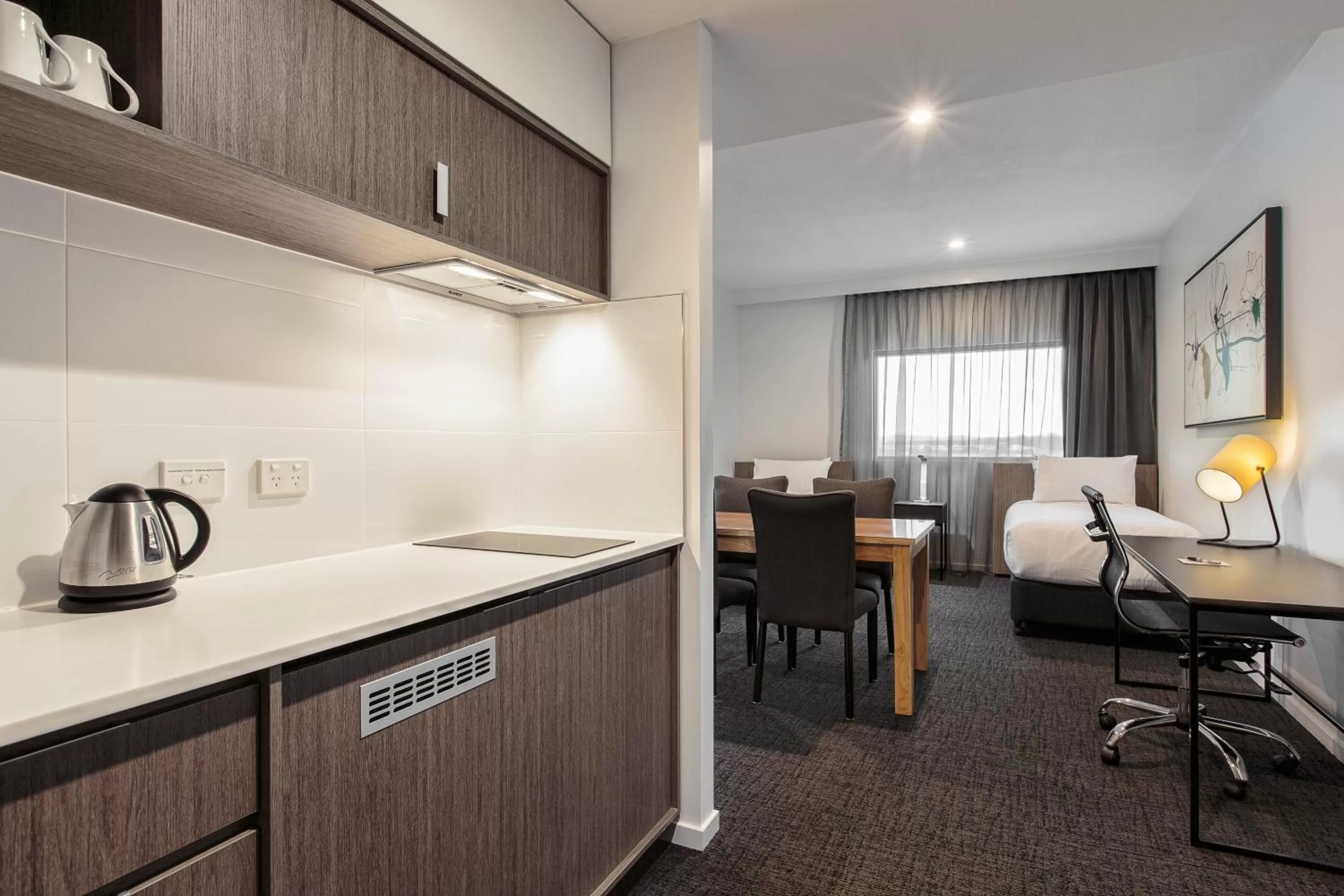 Kitchen or kitchenette in Mercure Sunshine Coast Kawana Waters