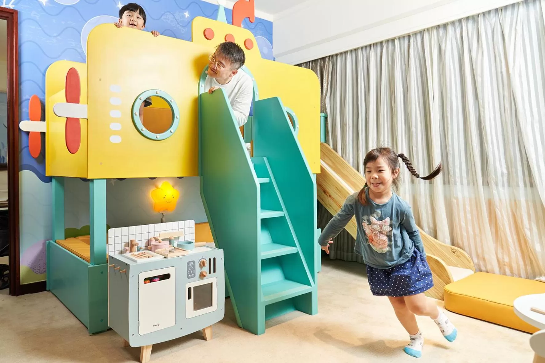 children in The Howard Plaza Hotel Taipei