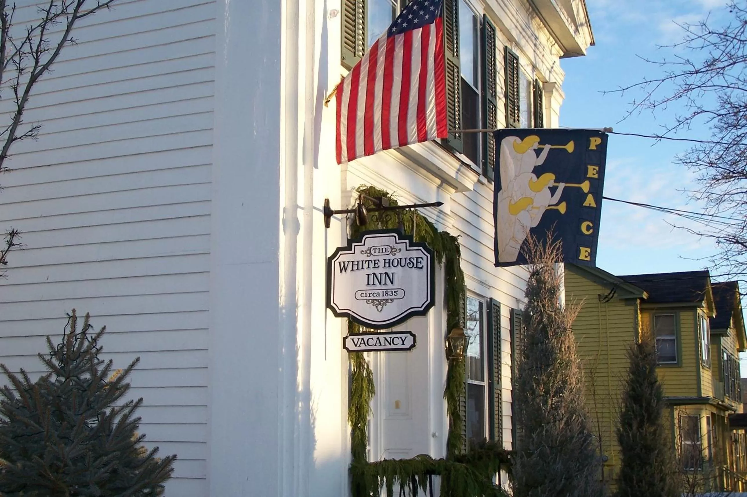 Facade/entrance, Property Building in The White House Inn