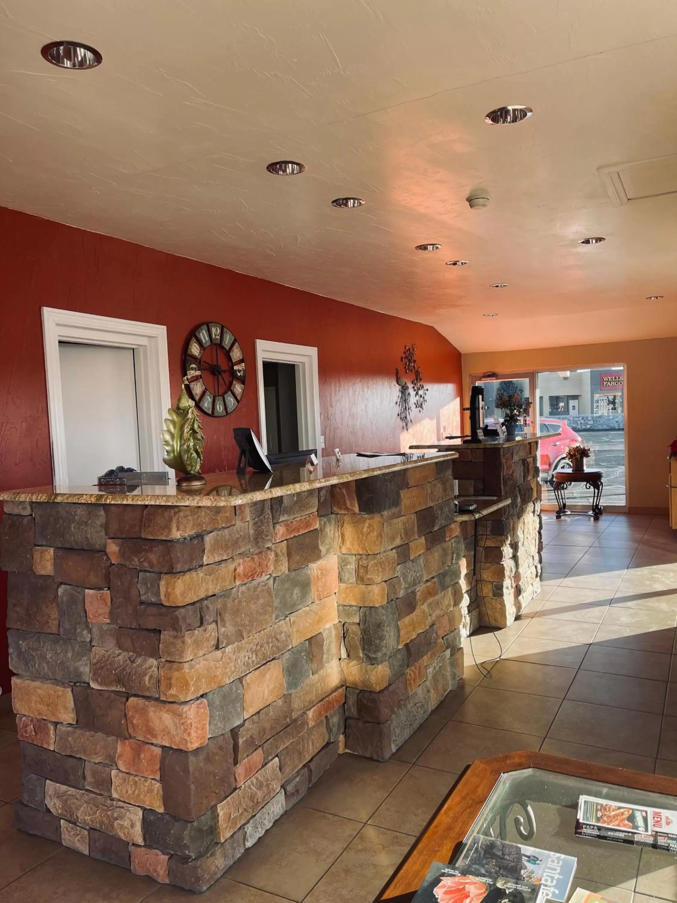Lobby or reception in Century 21 Motel