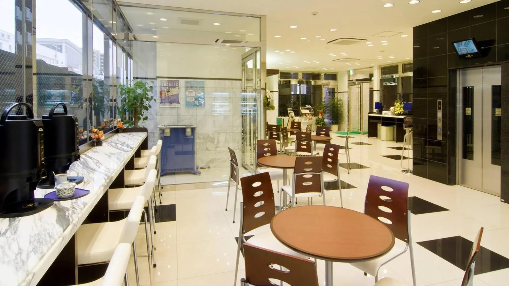 Lobby or reception, Restaurant/Places to Eat in Toyoko Inn Fujieda Eki Kita-Guchi