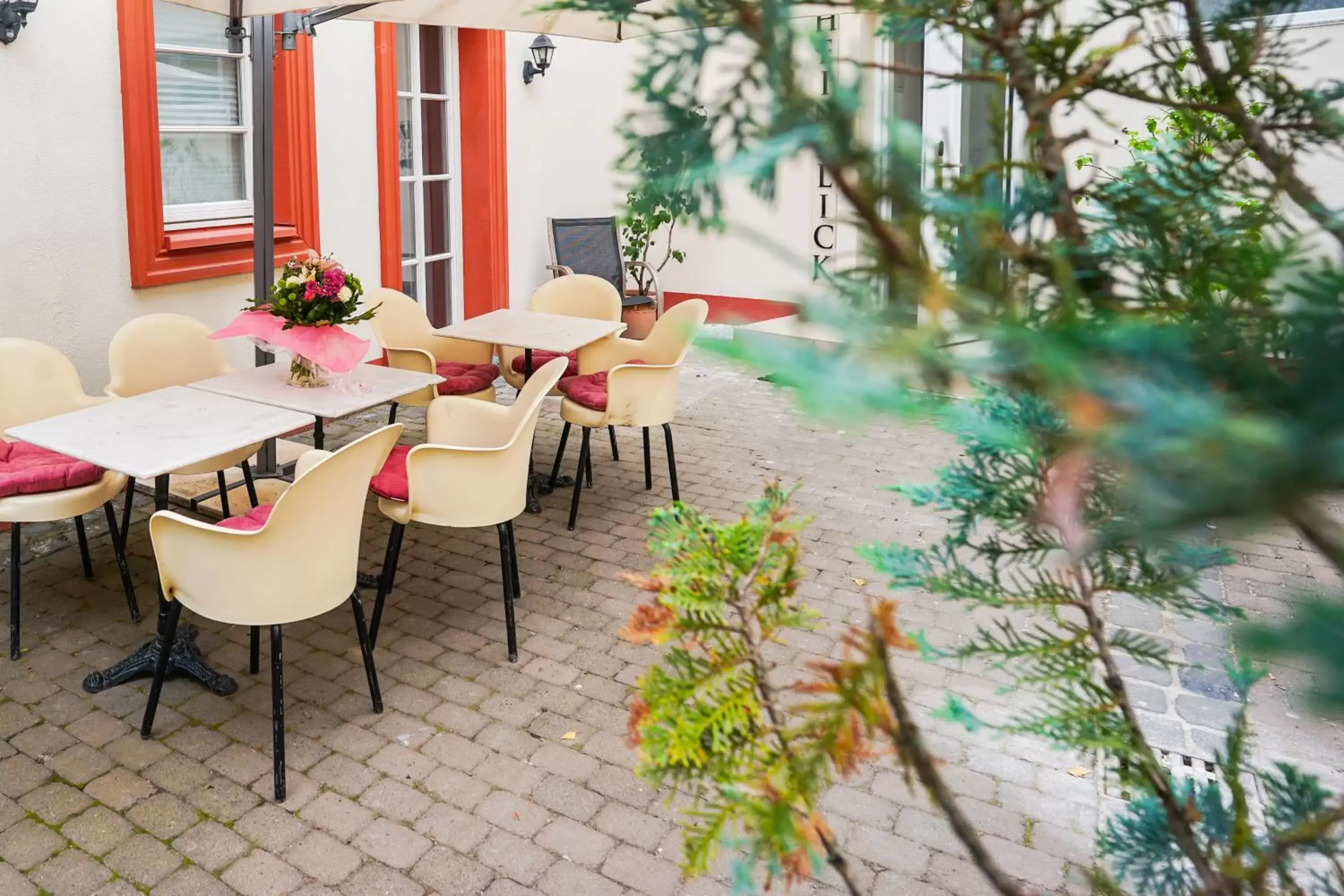 Restaurant/Places to Eat in Hotel Am Schloss Biebrich