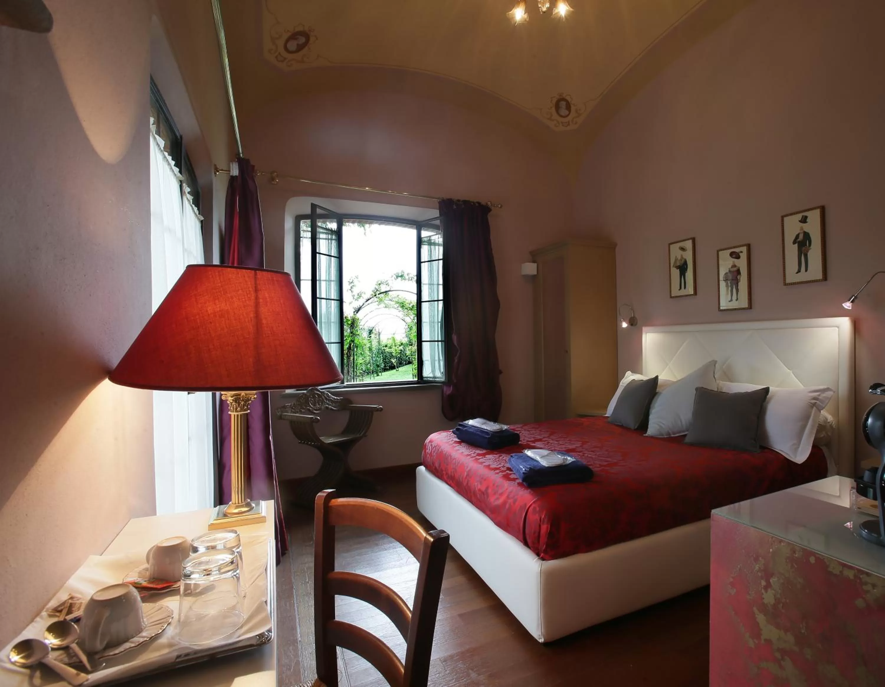 Photo of the whole room, Bed in Relais Montemaggiore