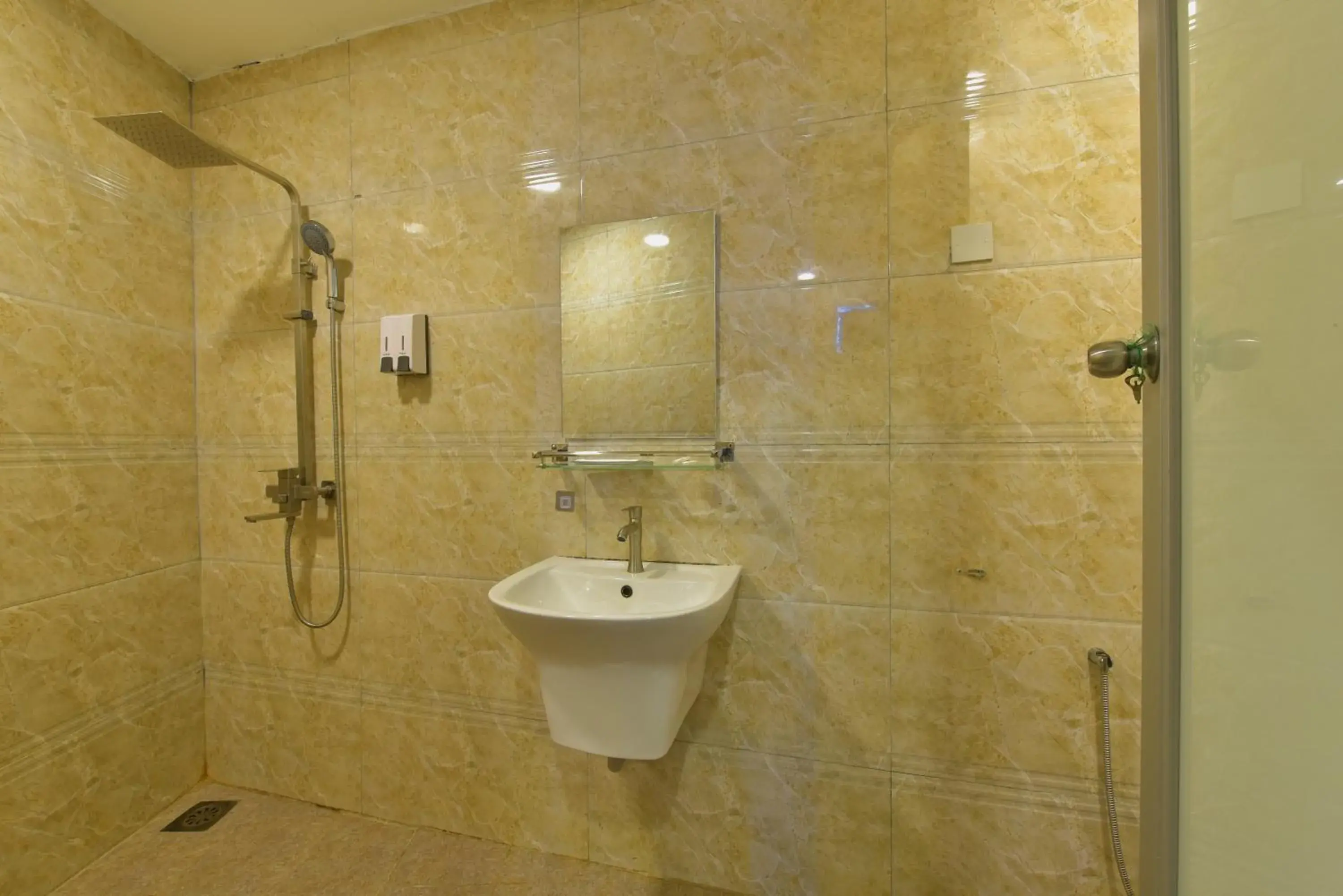 Bathroom in Townhouse OAK Hotel Holmes Johor Jaya