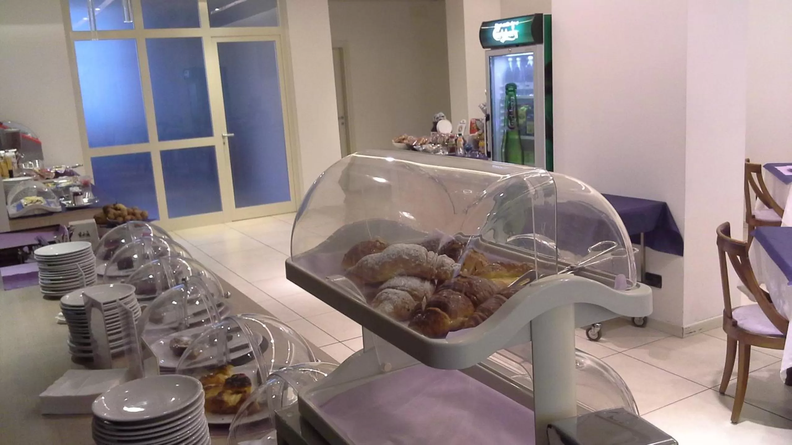 Restaurant/places to eat in Hotel Lux