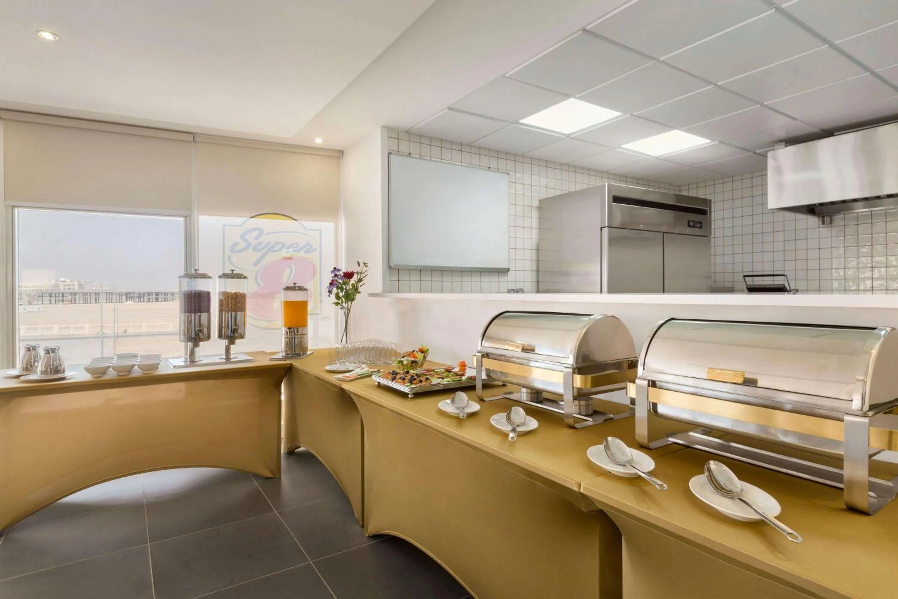 Restaurant/places to eat in Super 8 Hotel Al Riyadh by Wyndham