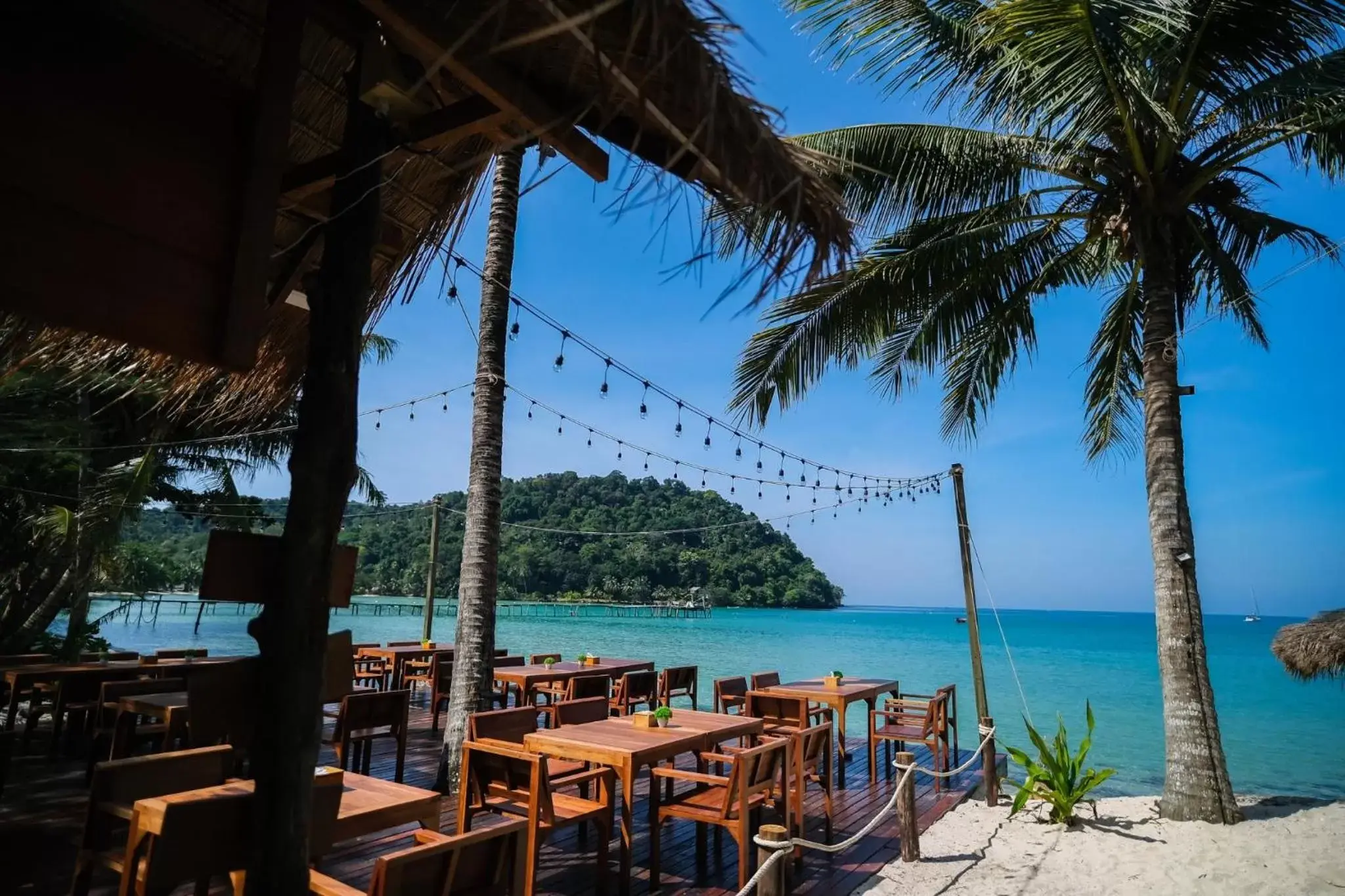 Restaurant/places to eat, Beach in Siam Beach Resort Koh Kood