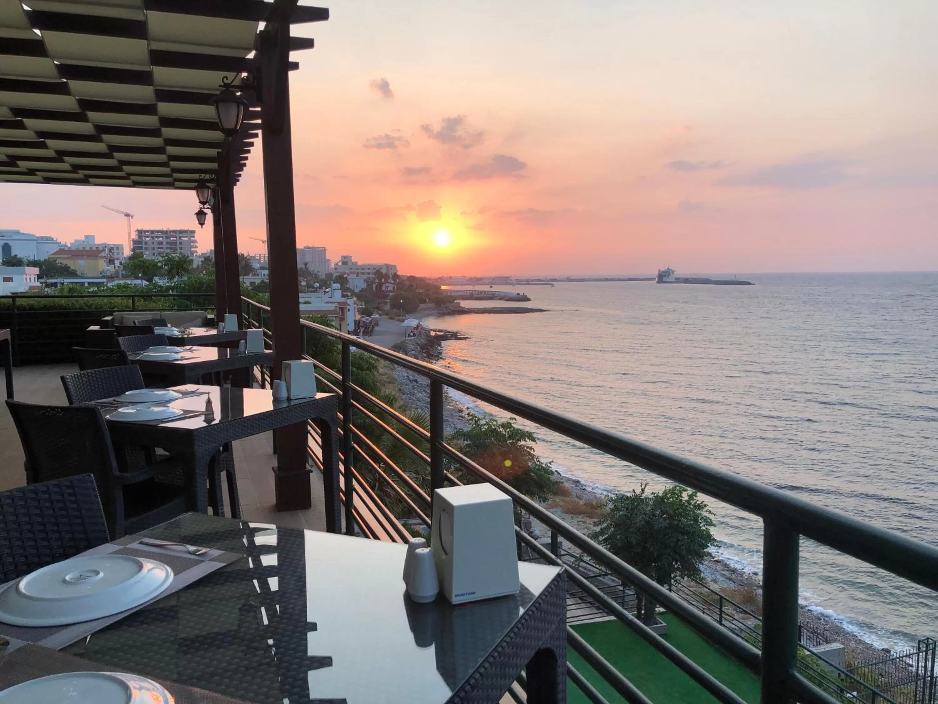 Restaurant/places to eat in High Life