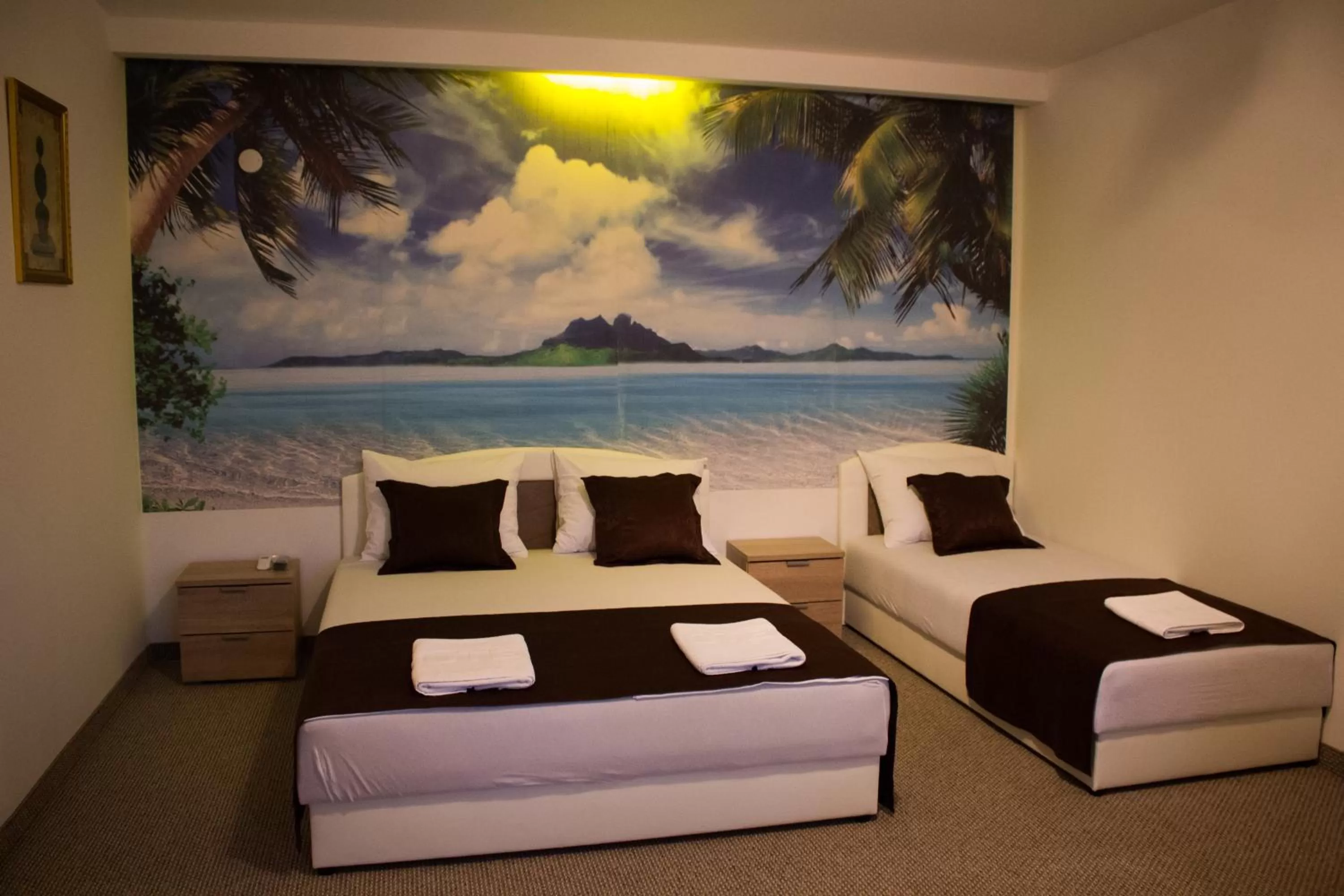 Bedroom, Bed in Motel Aura