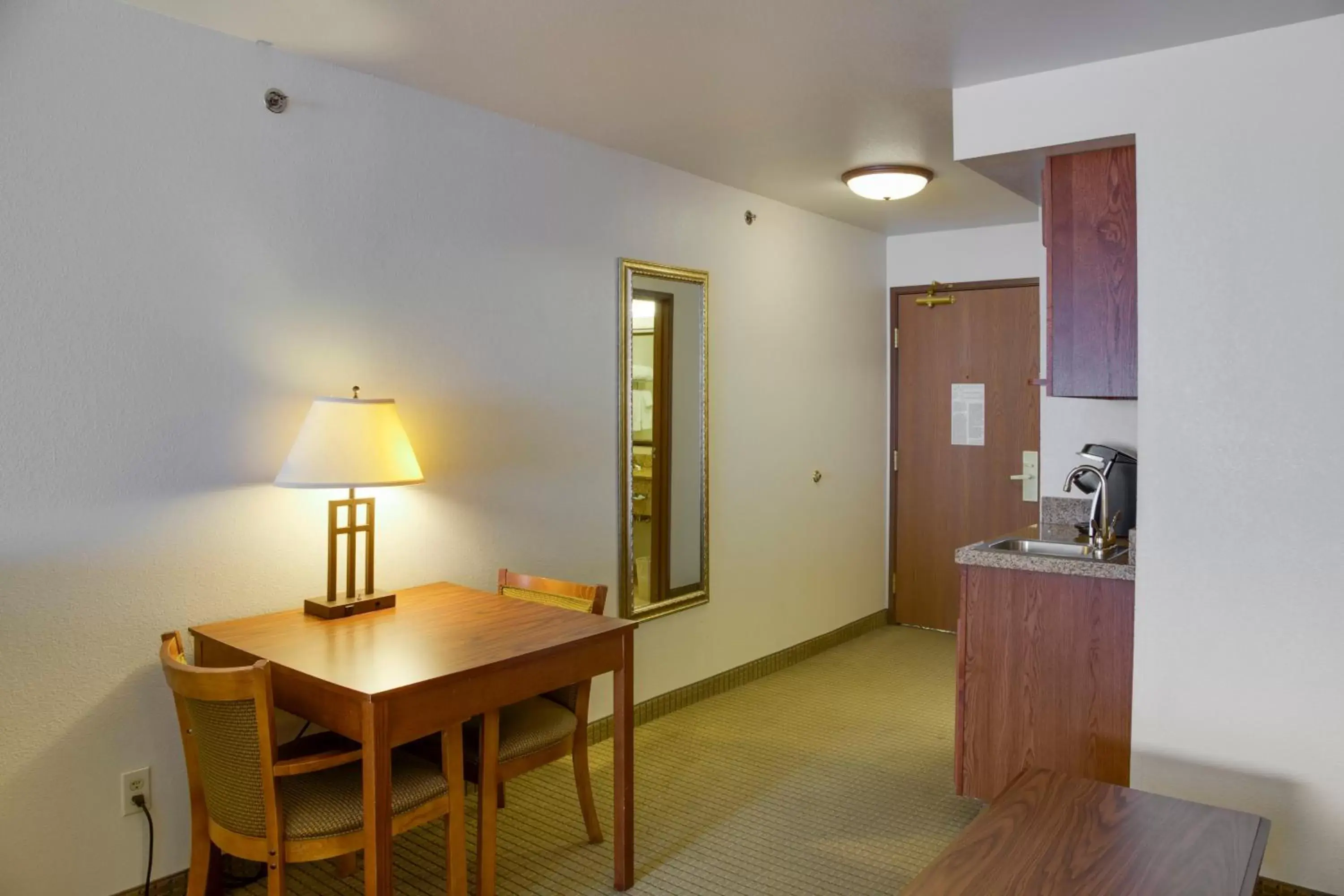 Bedroom, Kitchen/Kitchenette in Holiday Inn Express & Suites Jacksonville, an IHG Hotel
