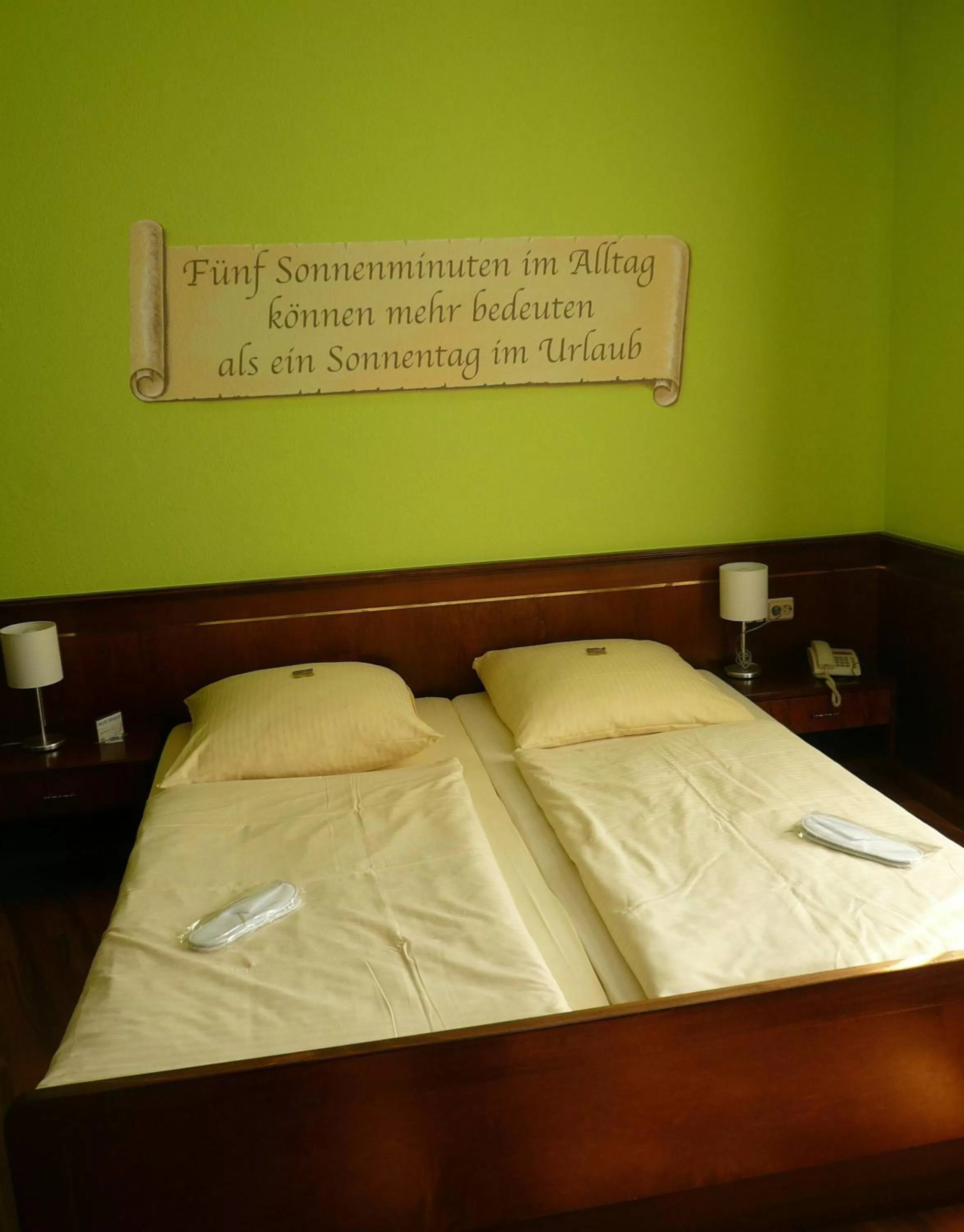 Bed in Hotel am Wilhelmsplatz