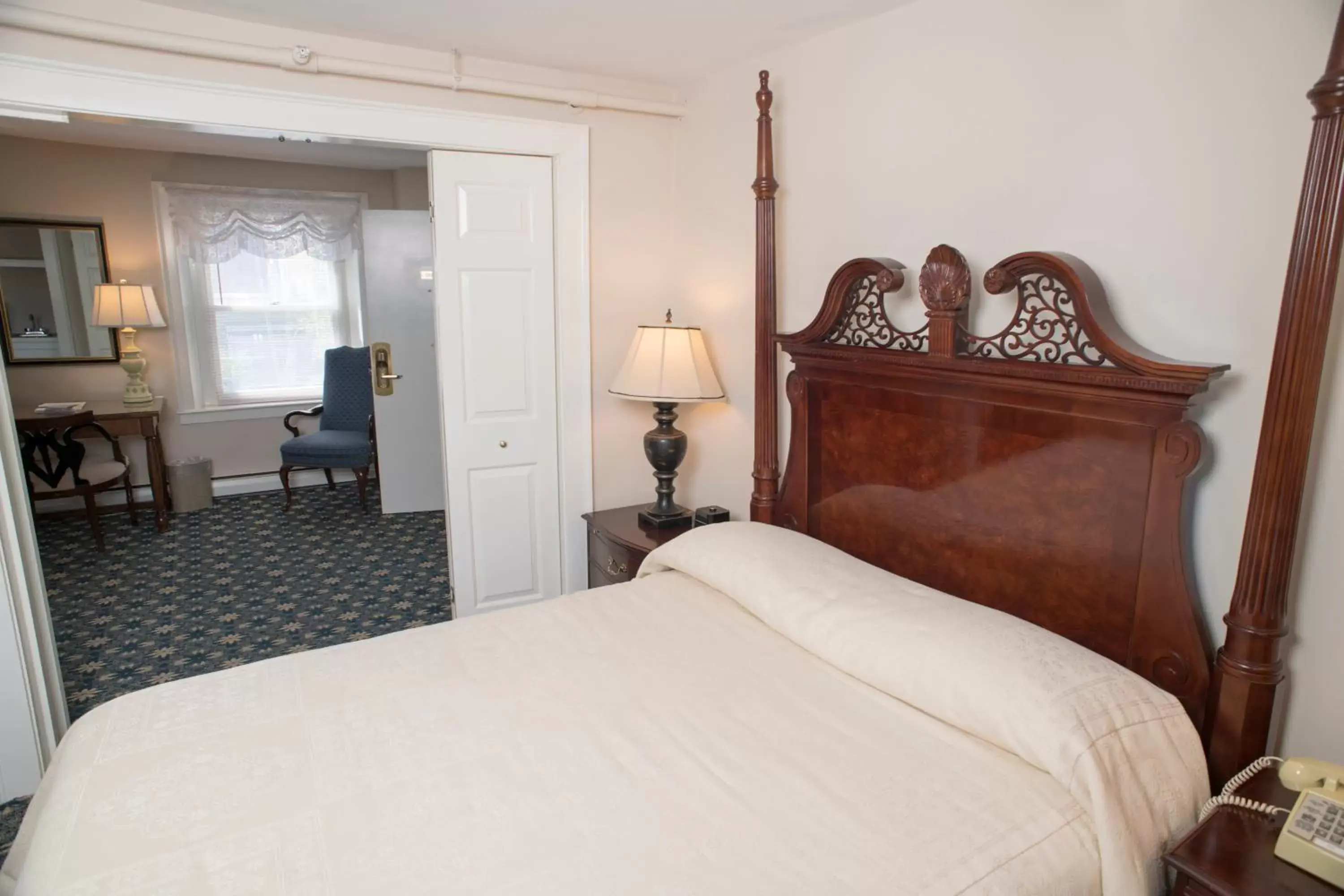 Bedroom, Bed in Middlebury Inn