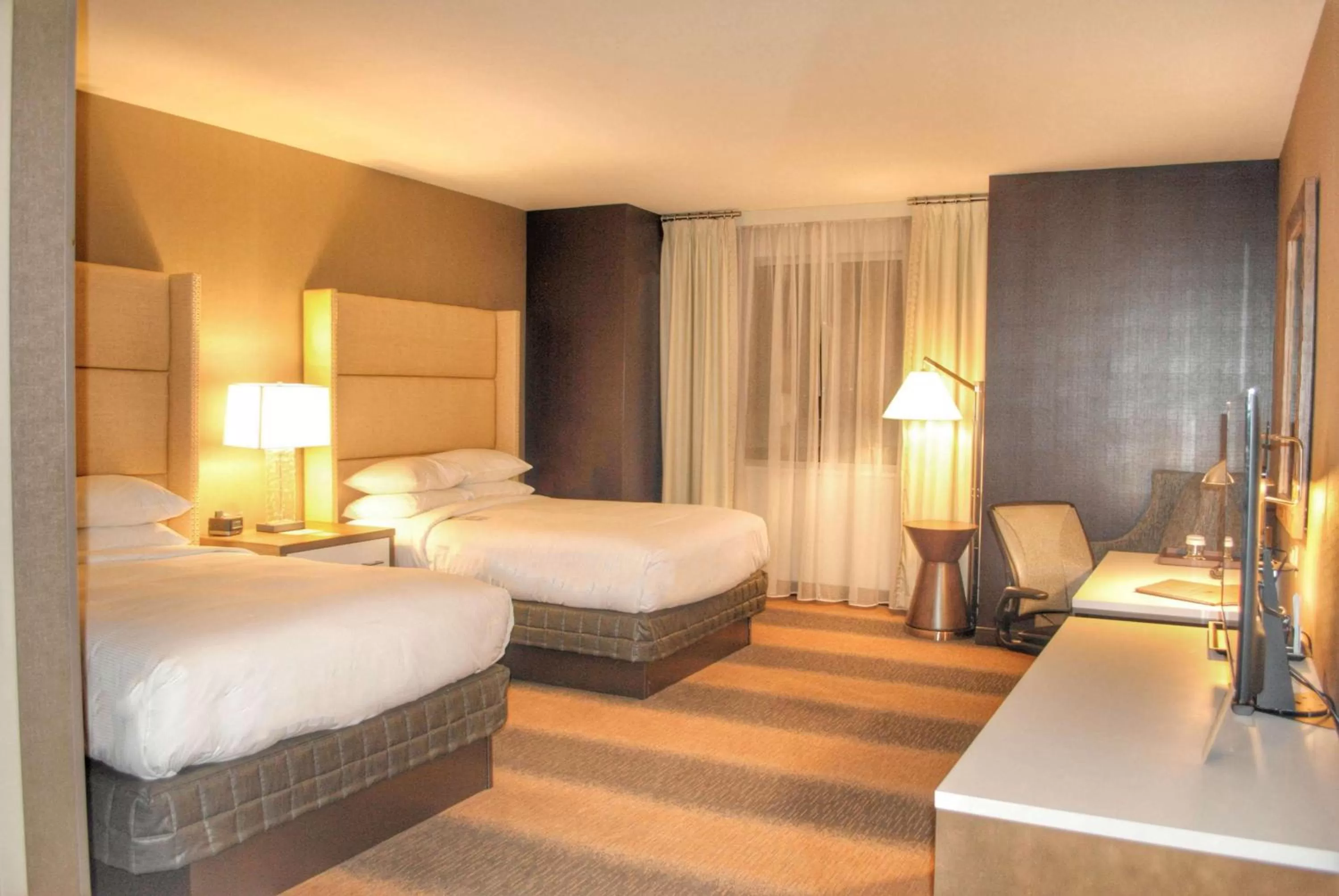 Bed in DoubleTree by Hilton Hotel Reading