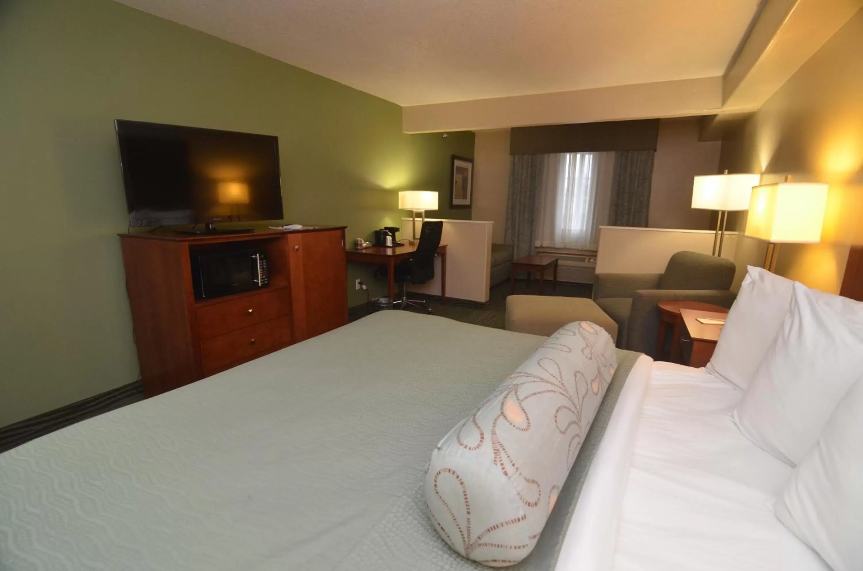 Family, Bed in AmericInn by Wyndham Des Moines Airport