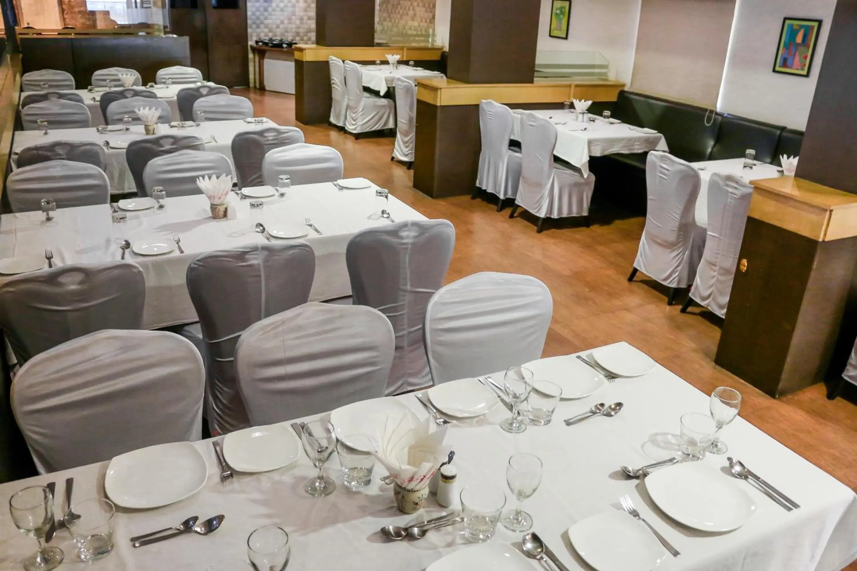 Restaurant/Places to Eat in Hotel Winsar Park