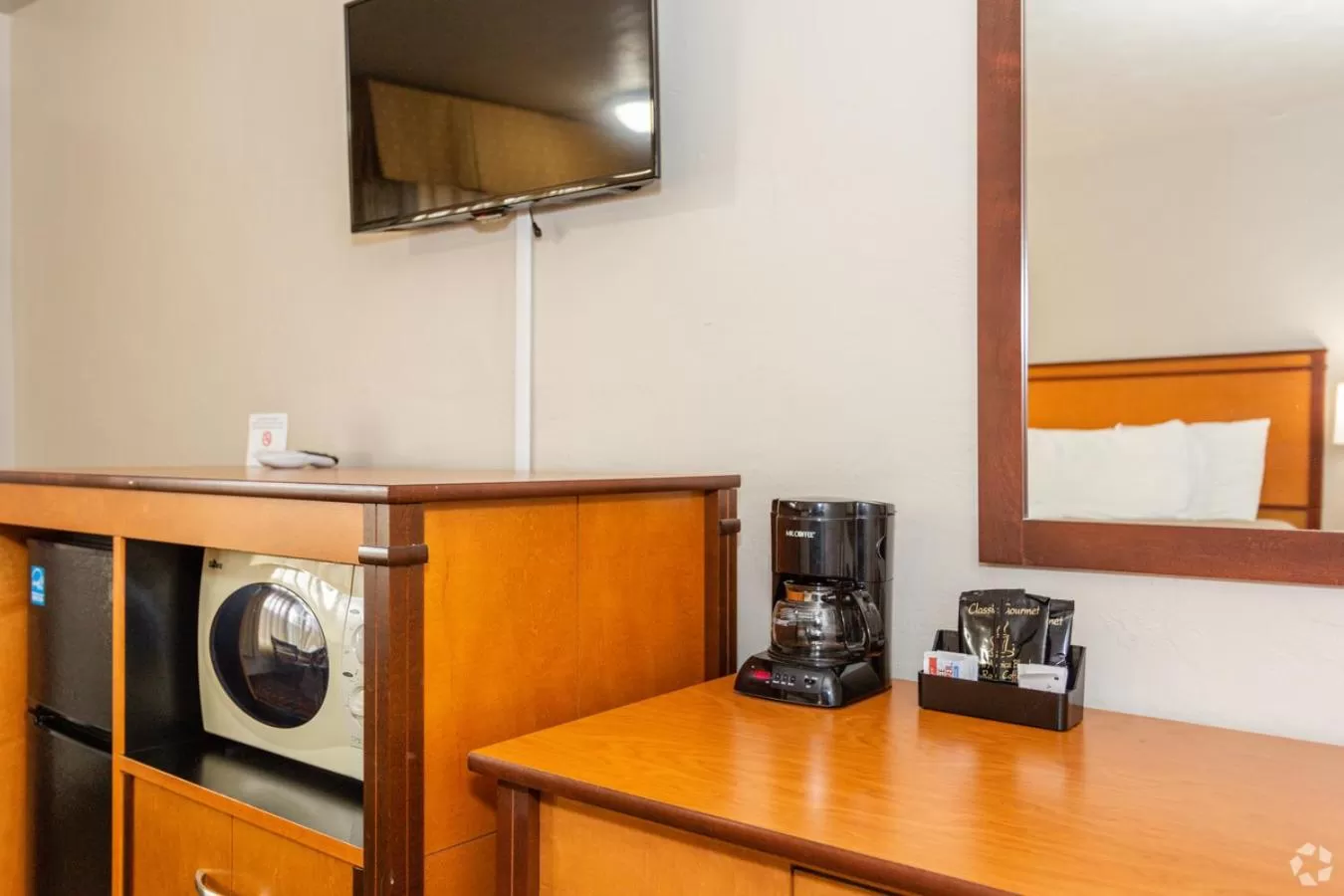 Deluxe Double Room with Sofa in Anchor Bay Inn near Winchester Bay