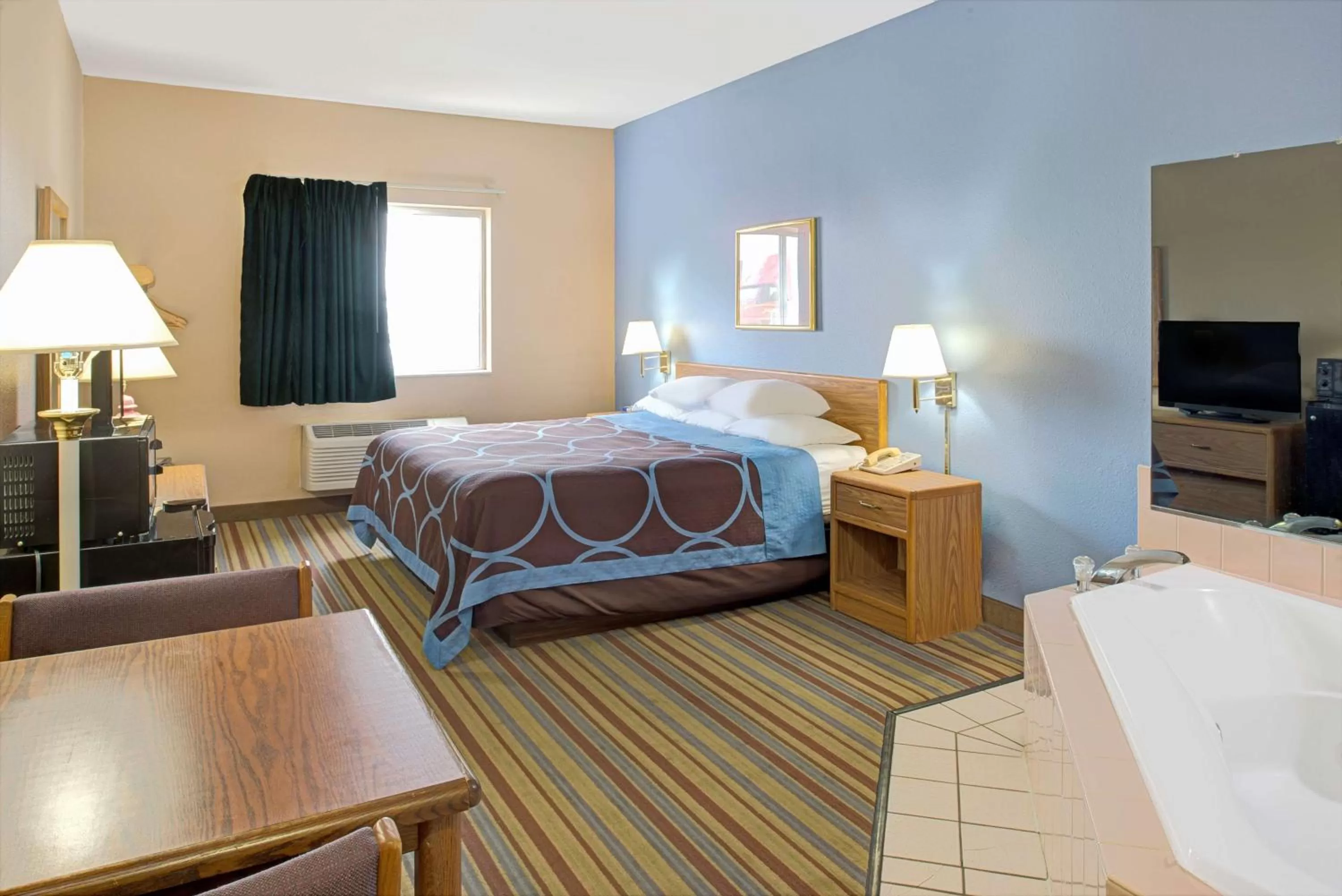 King Studio Suite - Non-Smoking in Super 8 by Wyndham Pontoon Beach IL/St. Louis MO Area