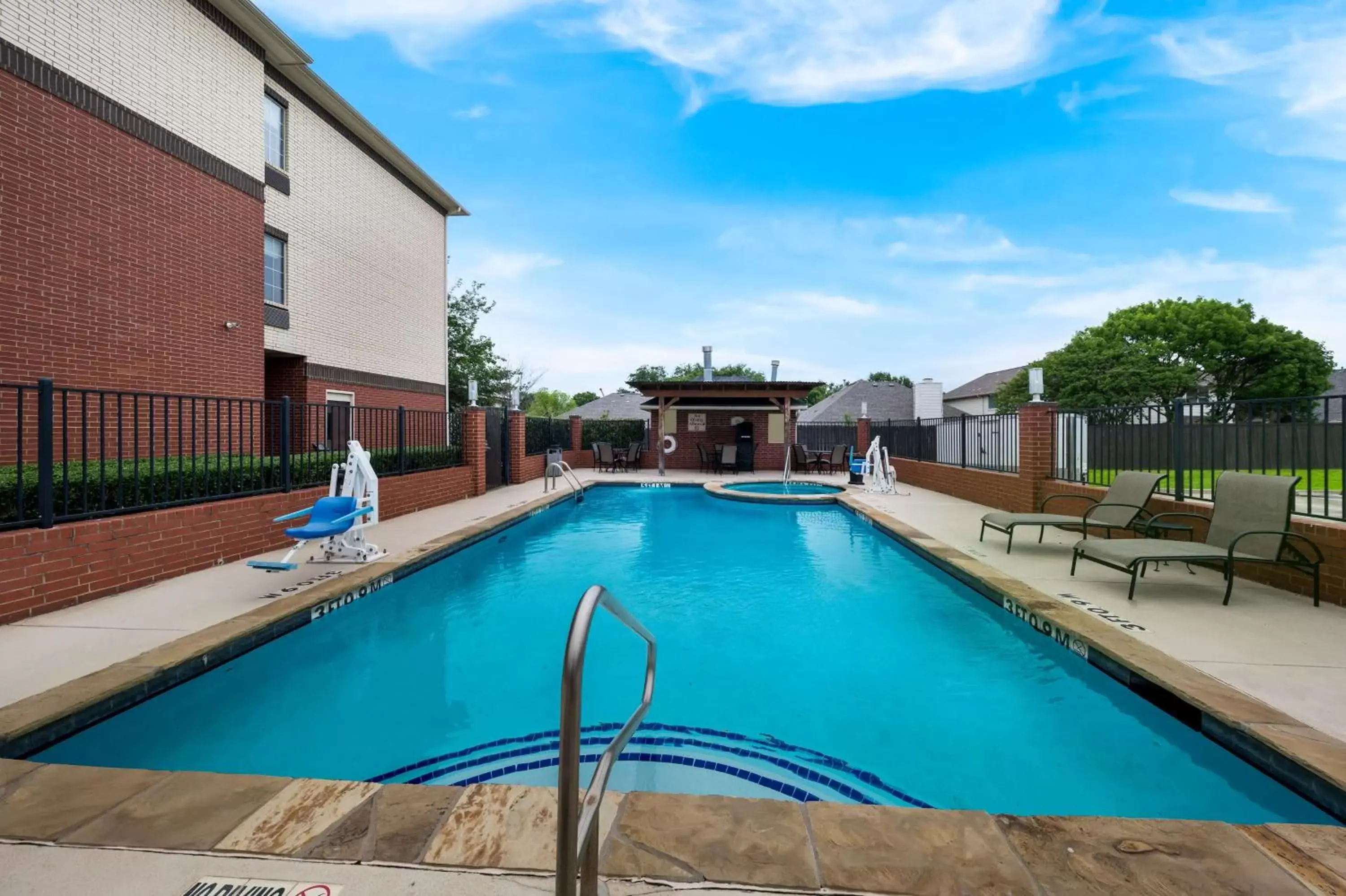 Pool view, Swimming Pool in Best Western Plus Lake Dallas Inn & Suites